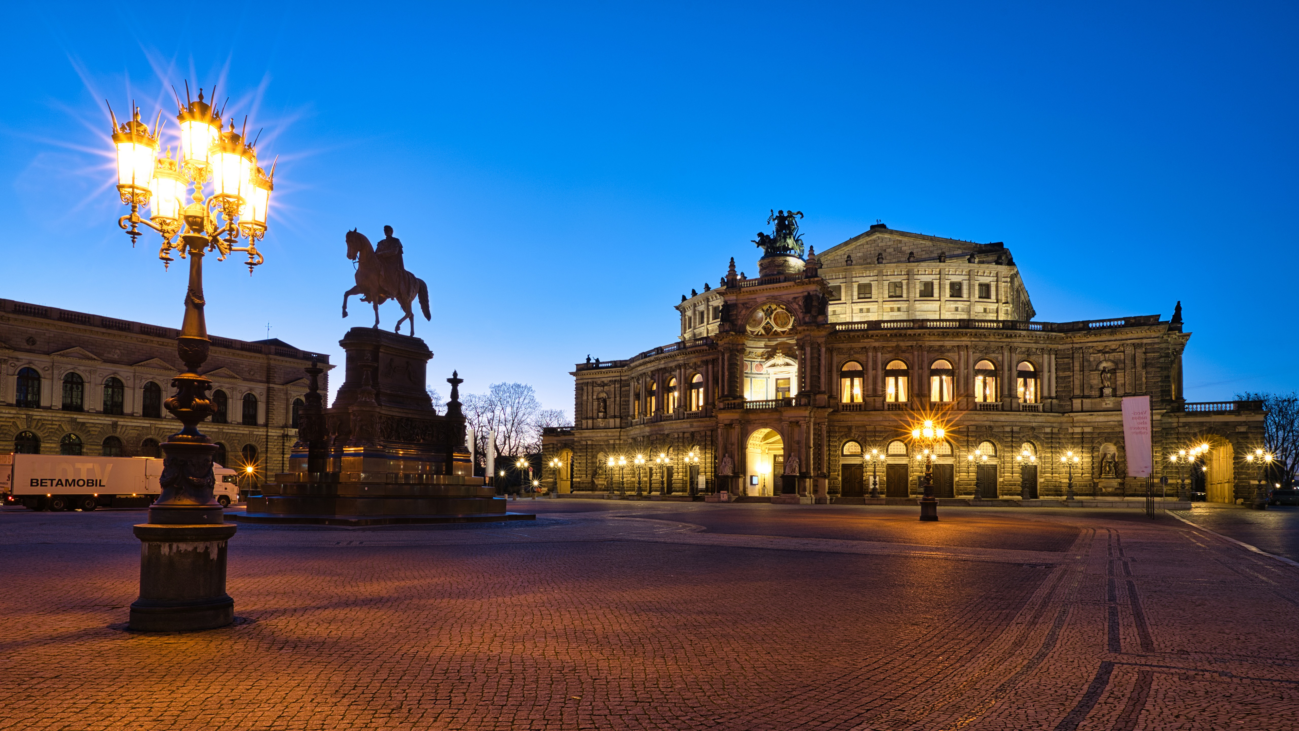Semperoper and Monument in Dresden, Germany HD Wallpaper