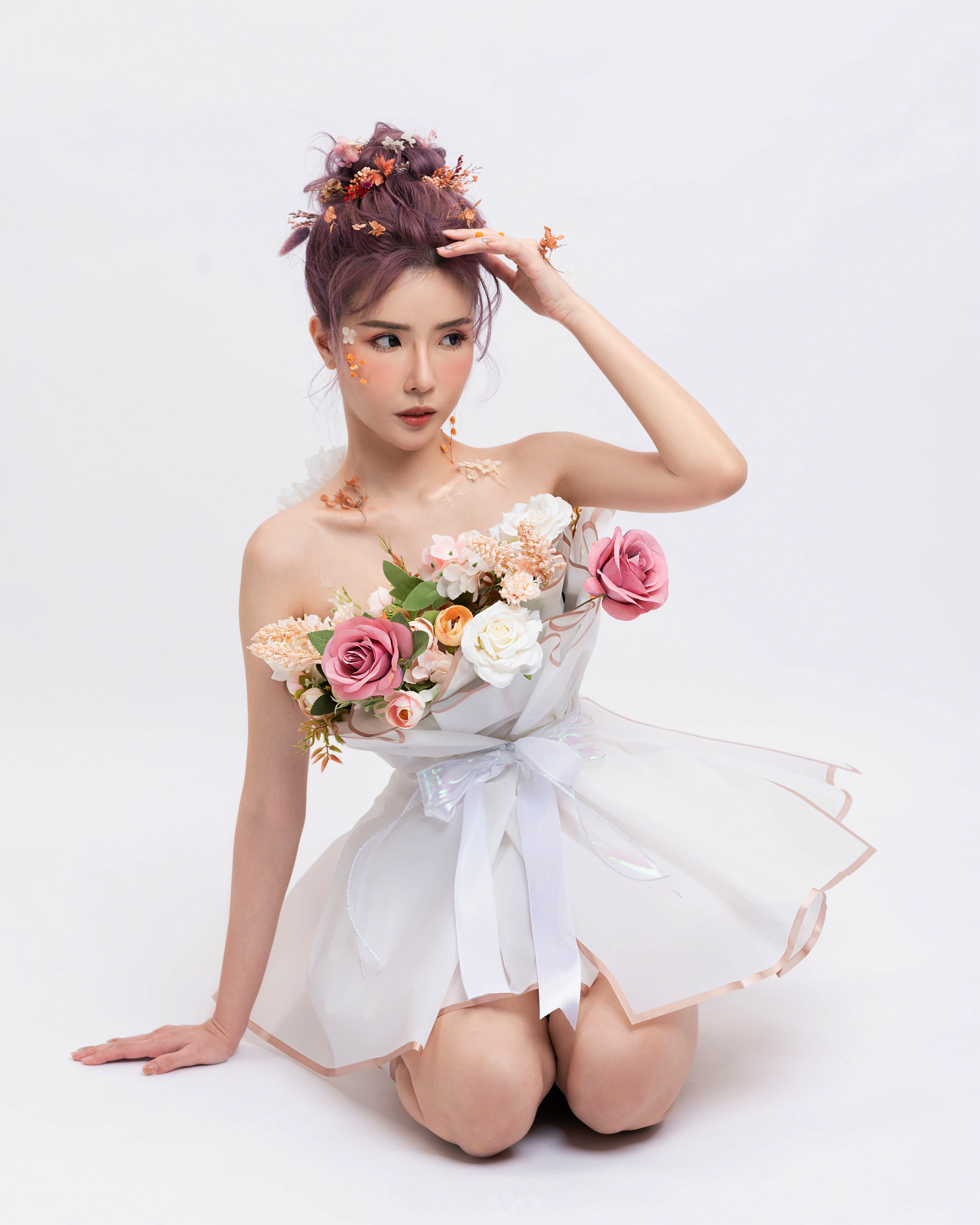 Woman in floral dress posing on gray background HD Phone Wallpaper