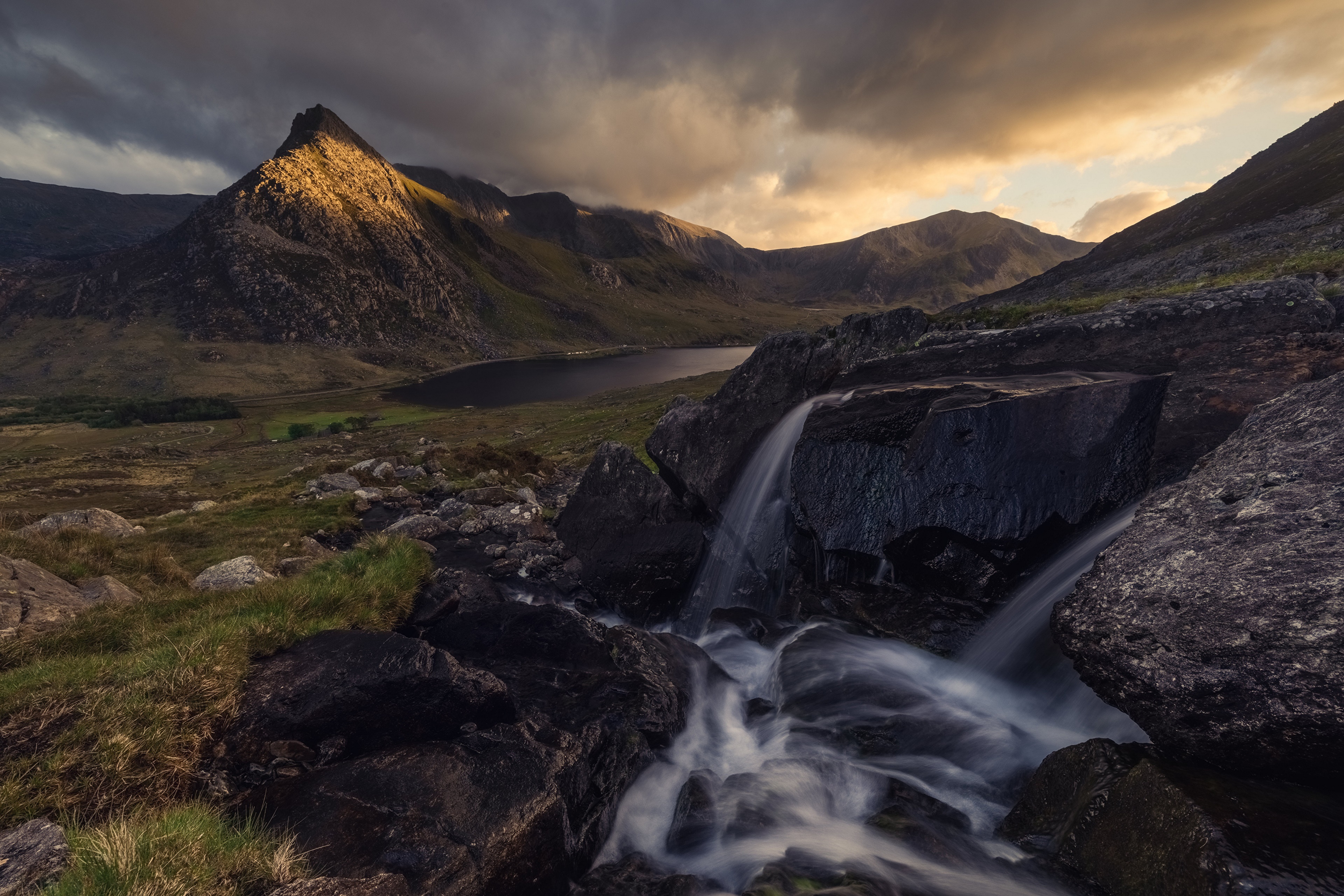 4K Snowdonia Mountains Waterfall in Wales HD Wallpaper