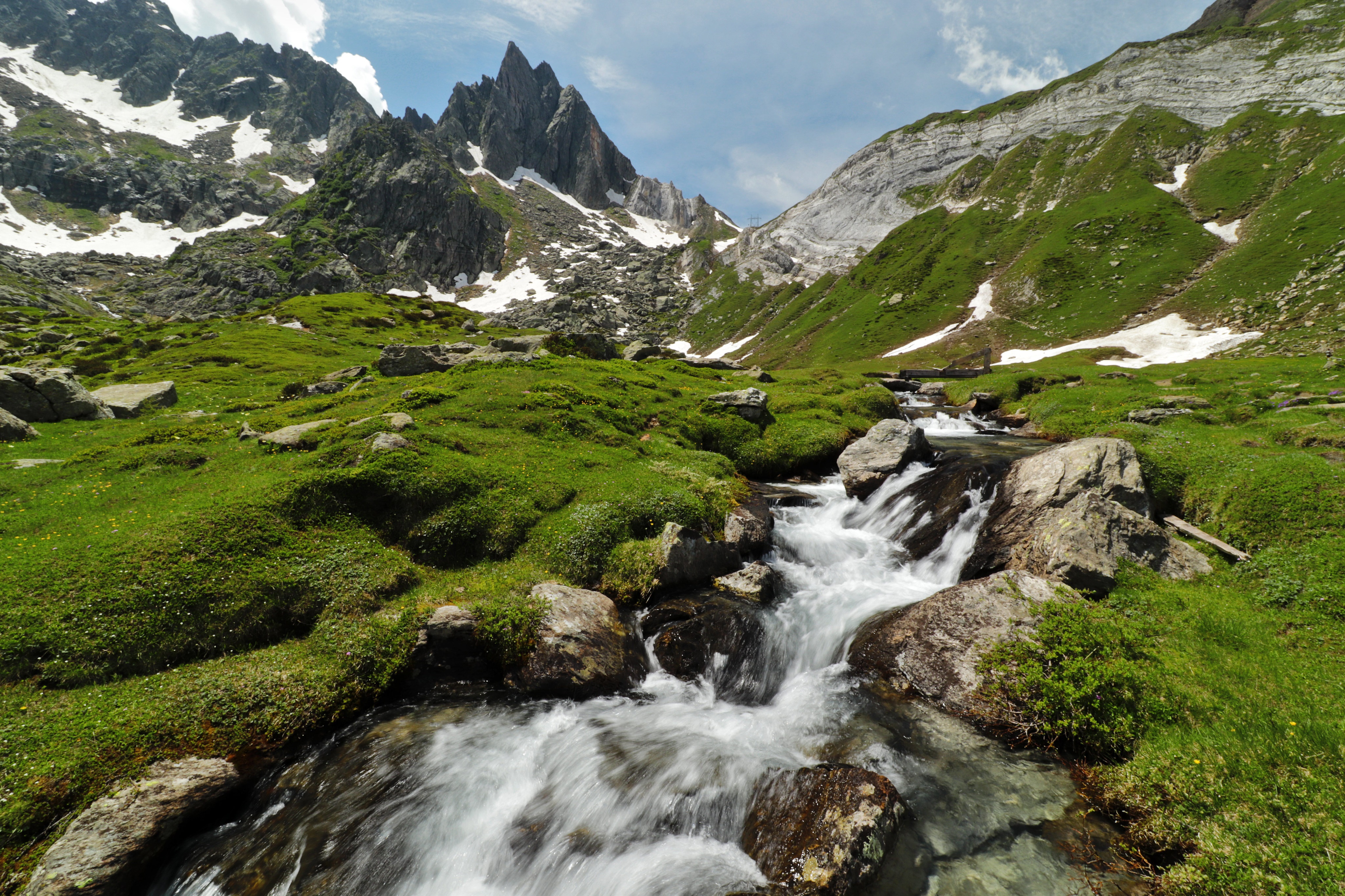 4K Stream in the Swiss Alps HD Wallpaper