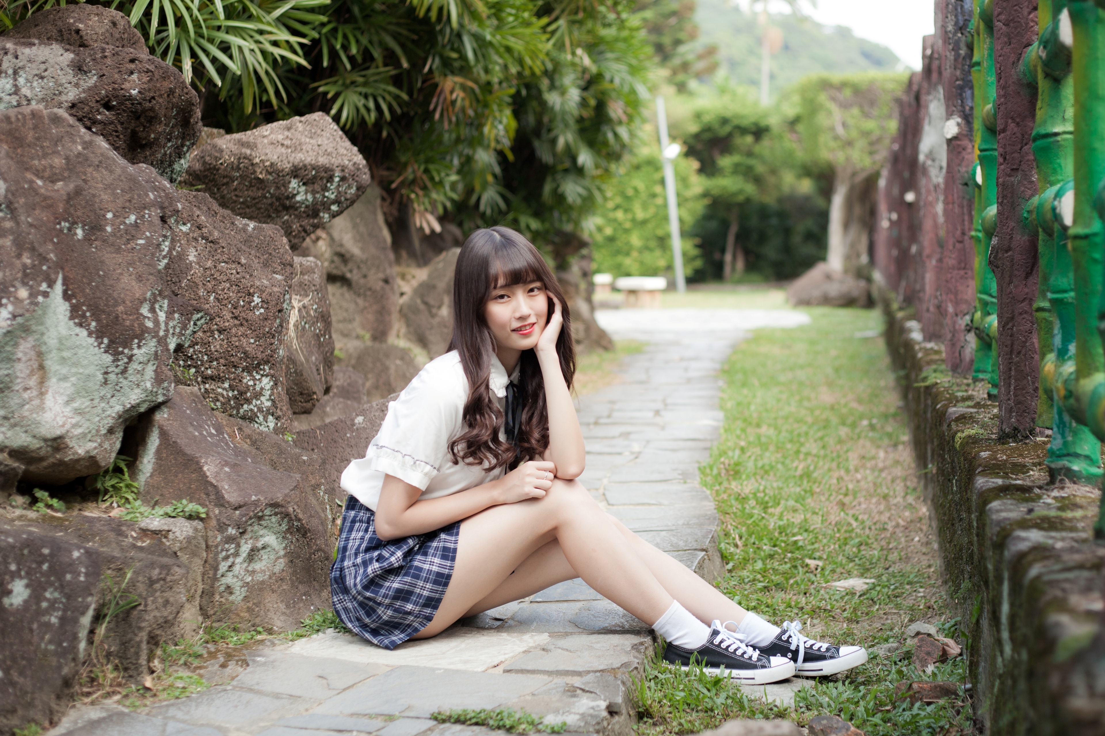 Brunette girl sitting on a trail HD Wallpaper