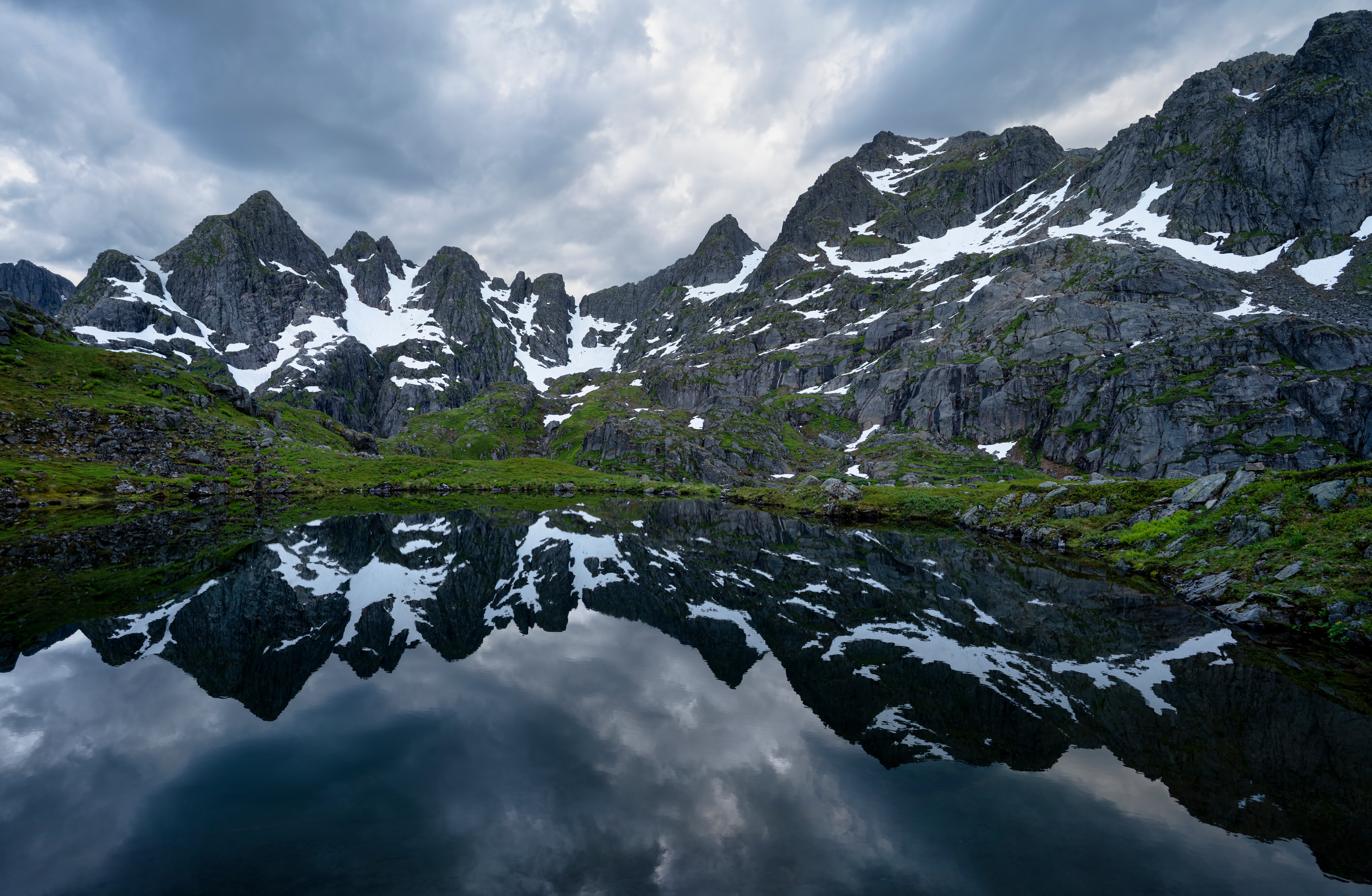 Mountains and lake reflection in Norway HD Wallpaper