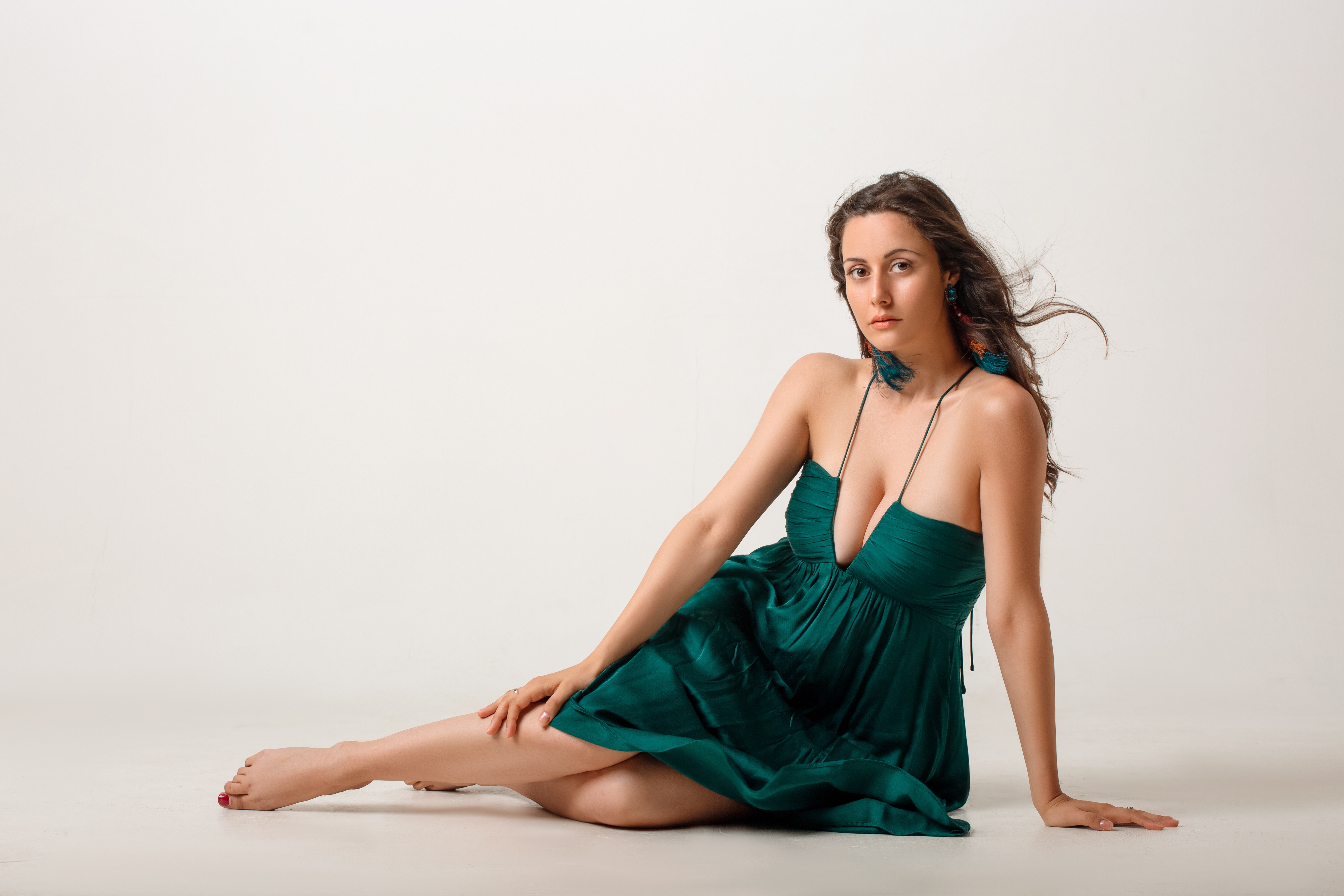 Giorgia in a green dress sitting HD Wallpaper