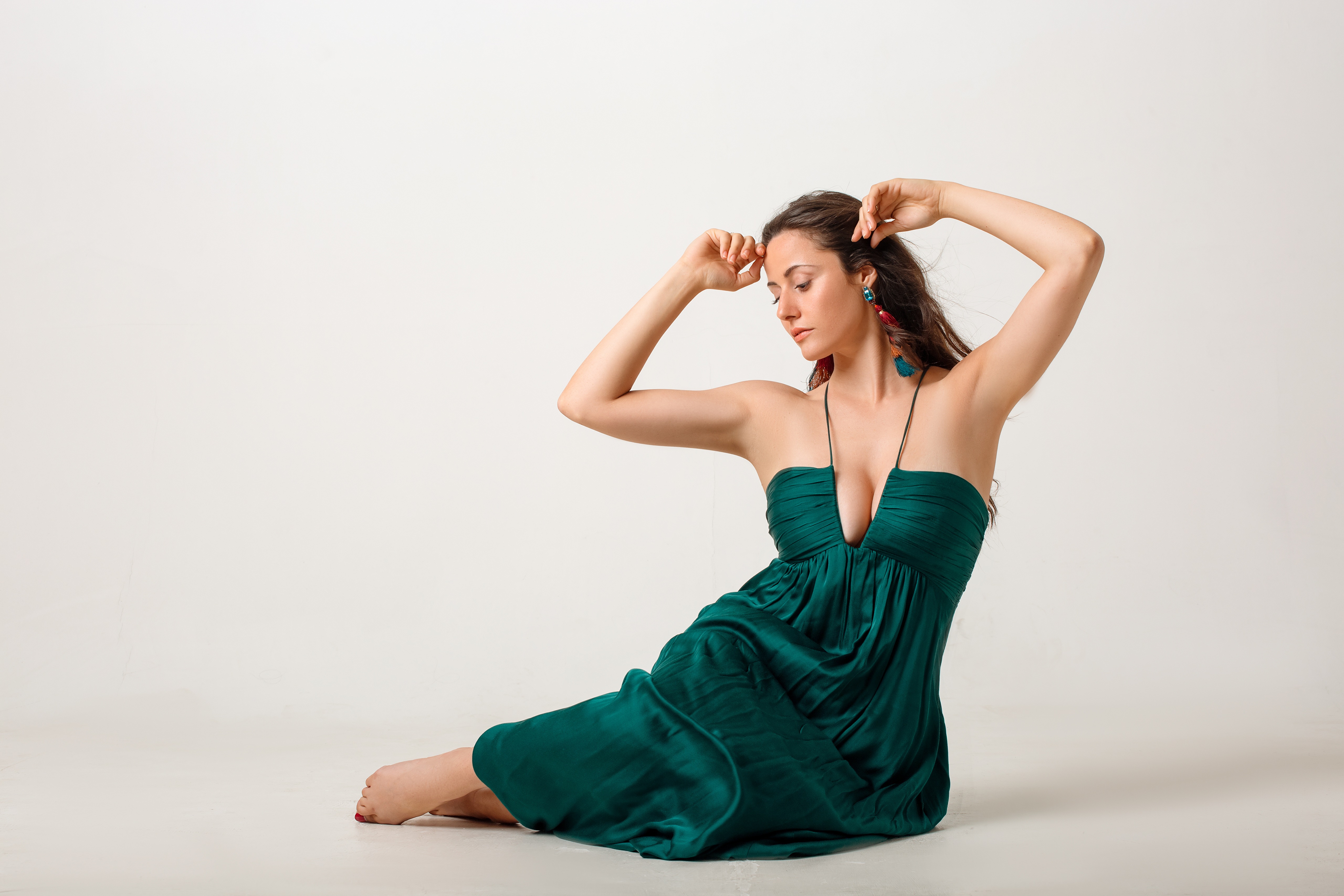 Giorgia sitting in a green dress HD Wallpaper