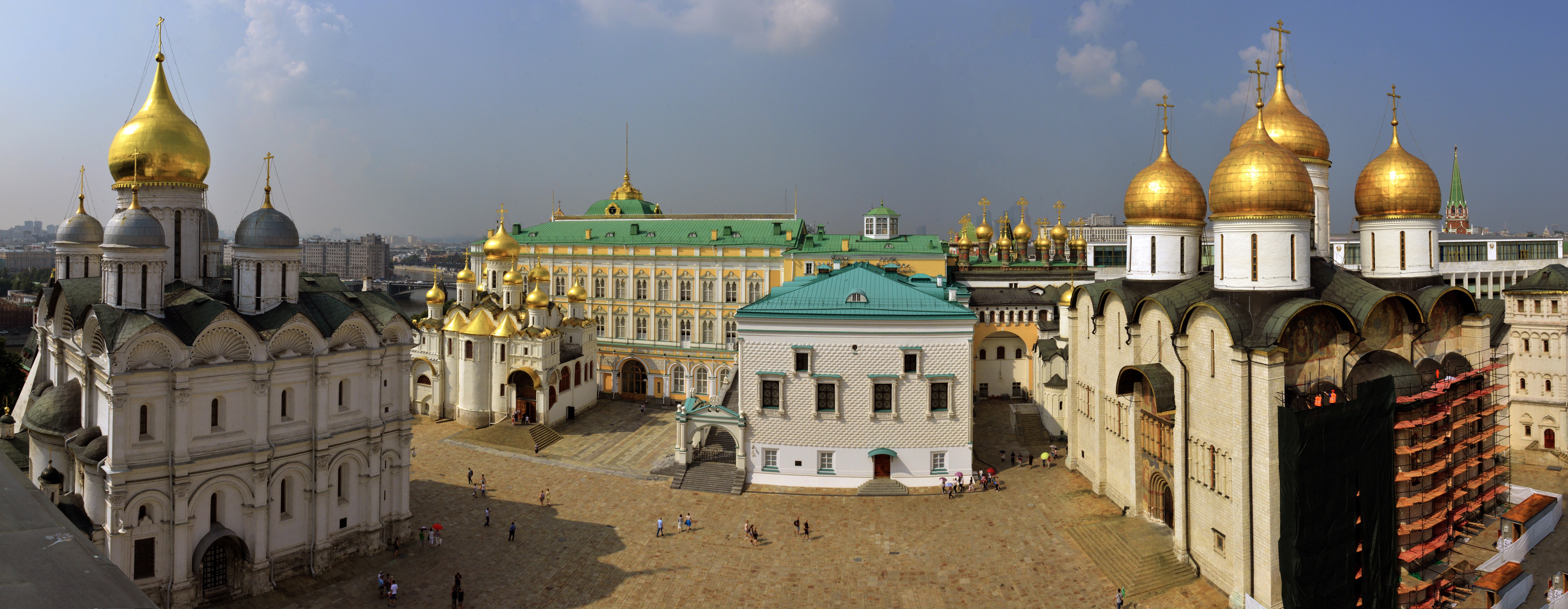Moscow Kremlin Panorama with Golden Domes HD Wallpaper