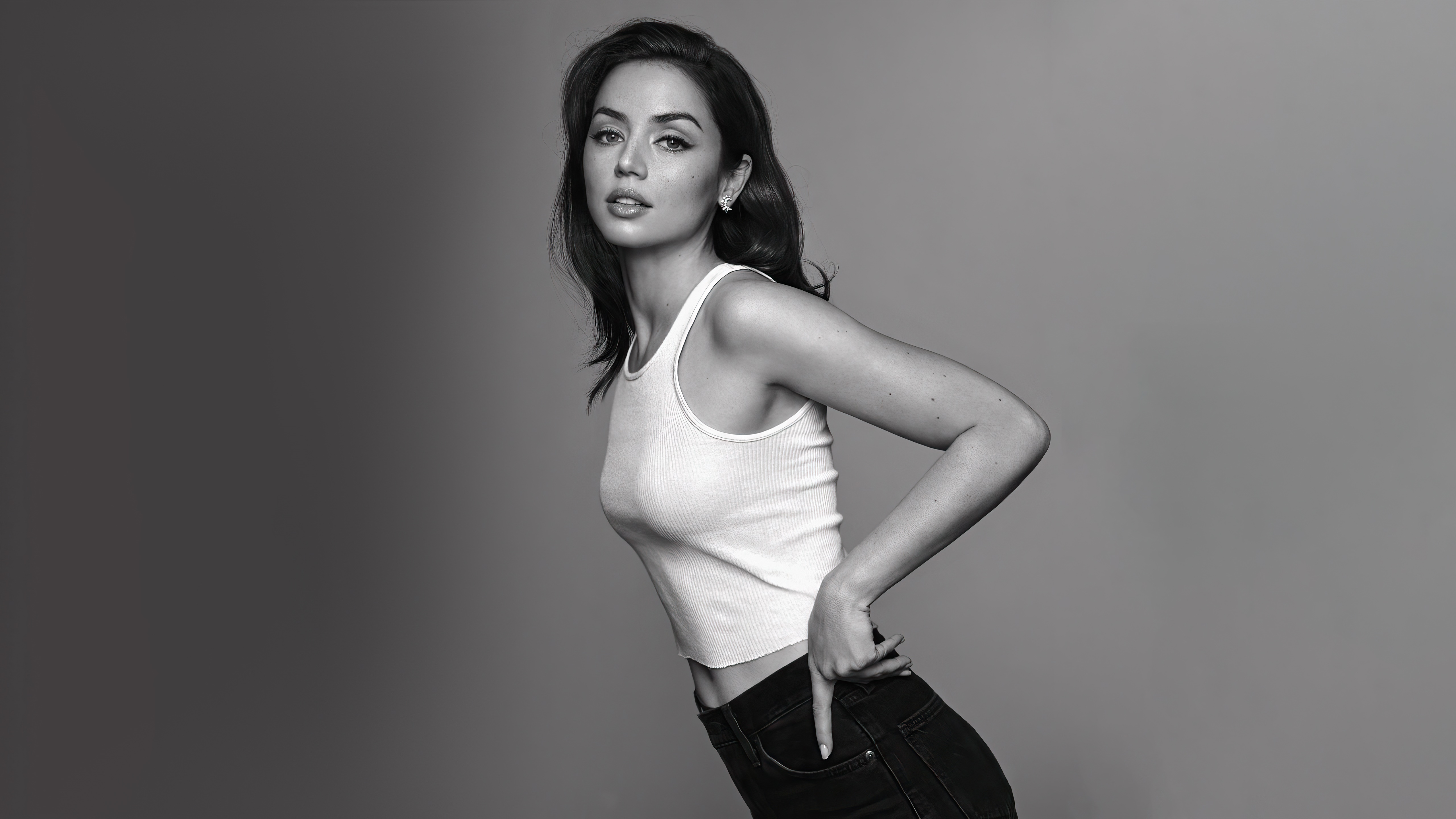 Ana de Armas in monochrome HD Wallpaper