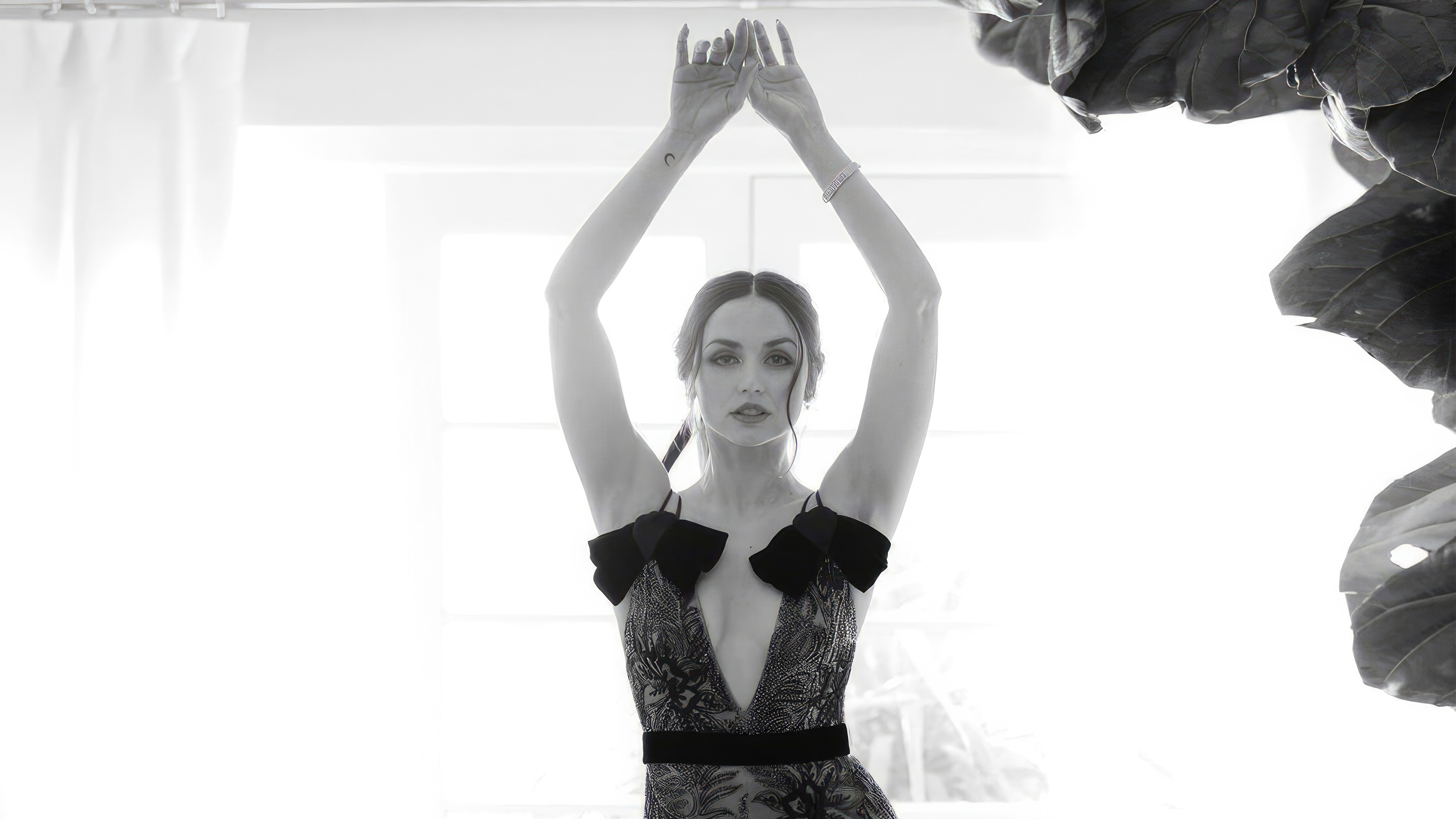 Ana de Armas monochrome portrait HD Wallpaper