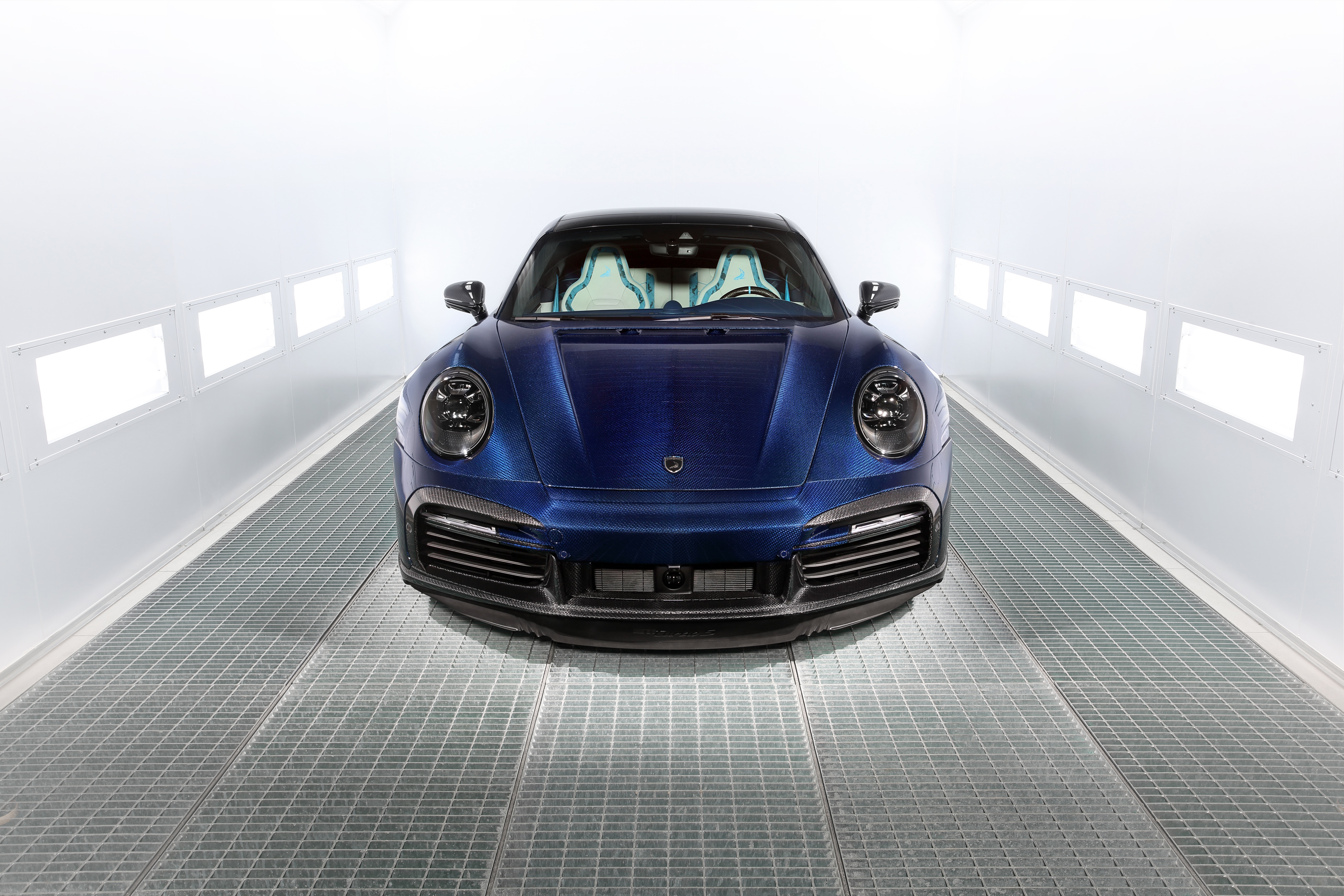Porsche 911 Turbo S in a car painting booth HD Wallpaper