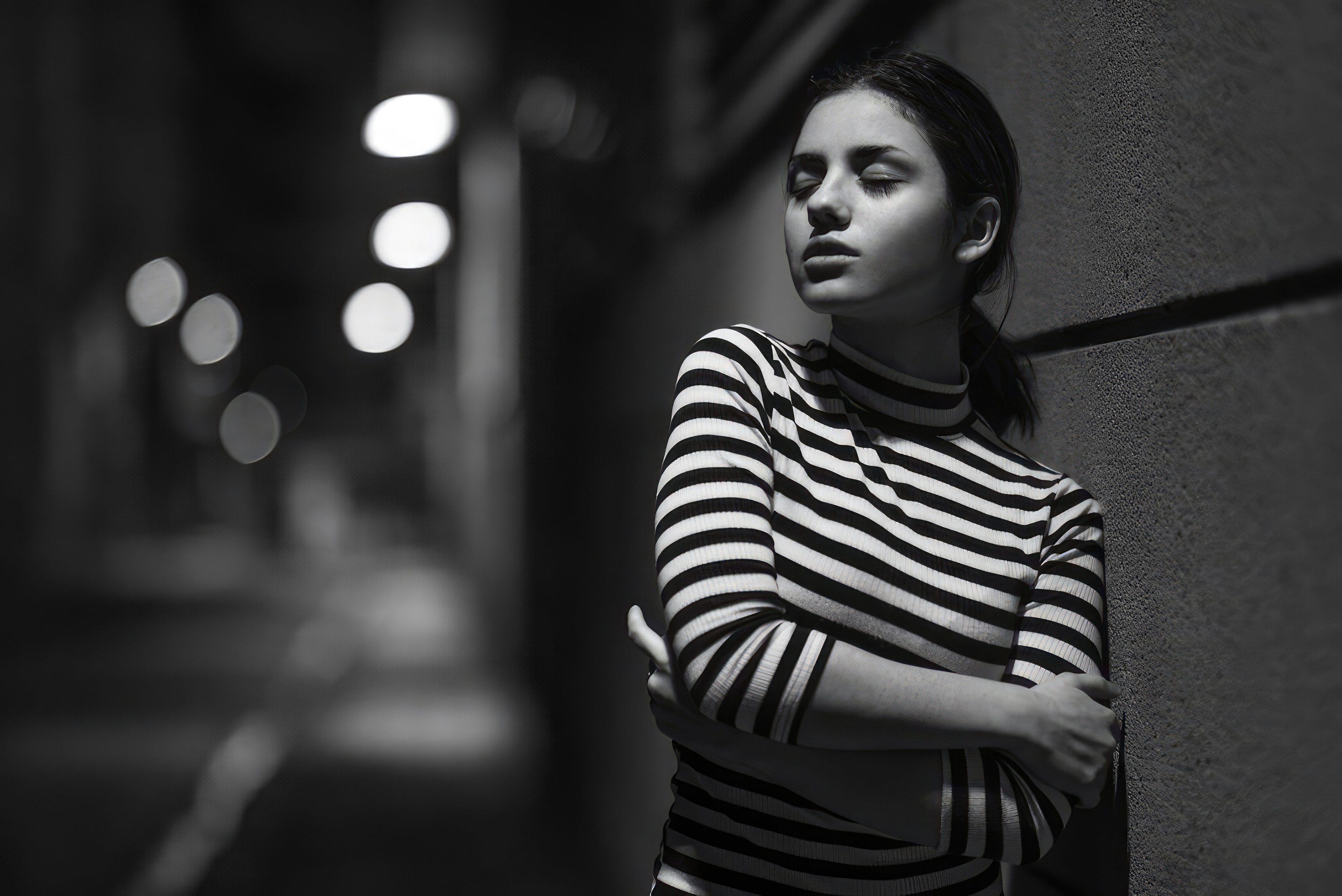 Monochrome portrait of Delaia Gonzalez HD Wallpaper