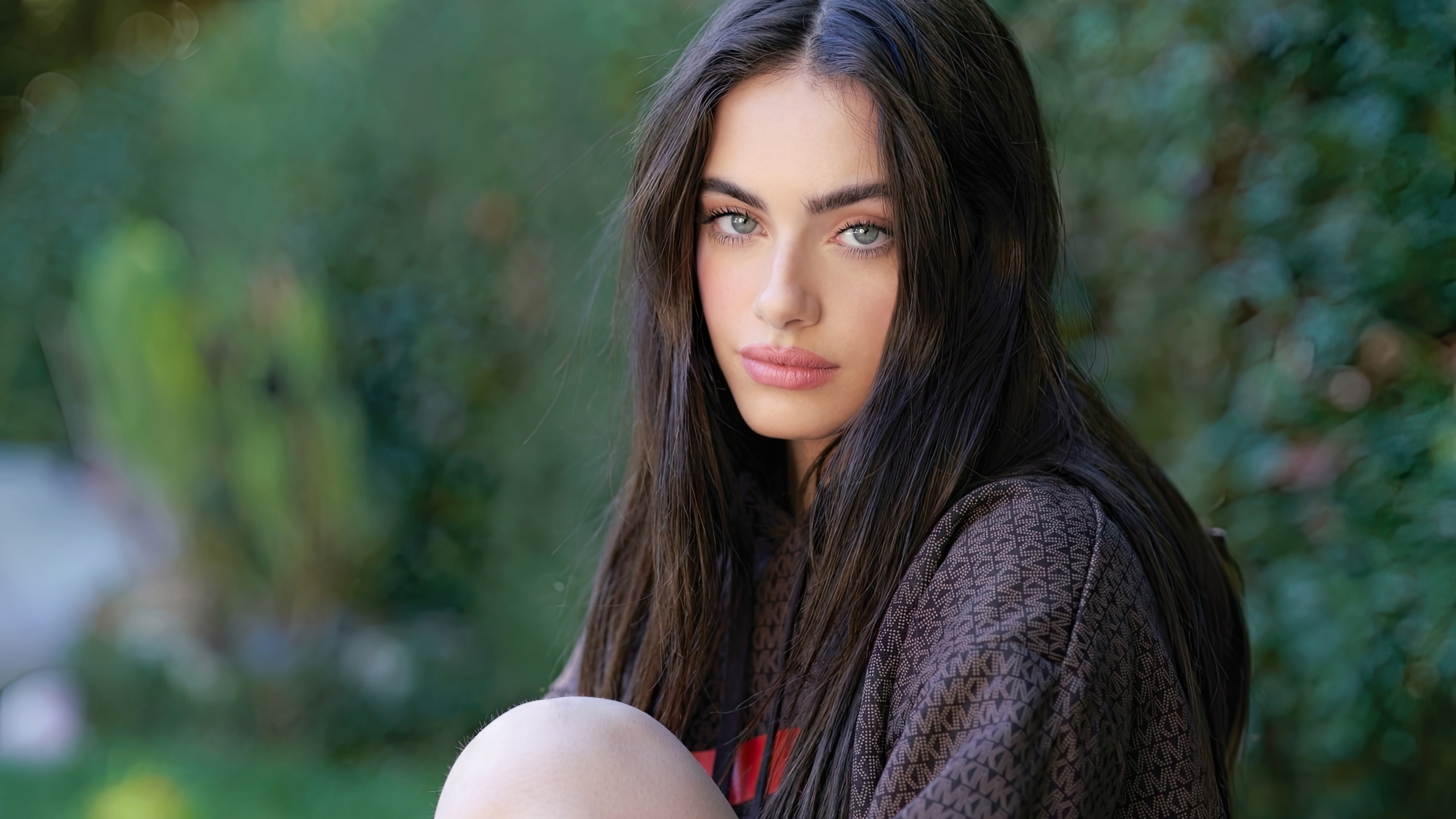 Yael Shelbia 4K HD Wallpaper