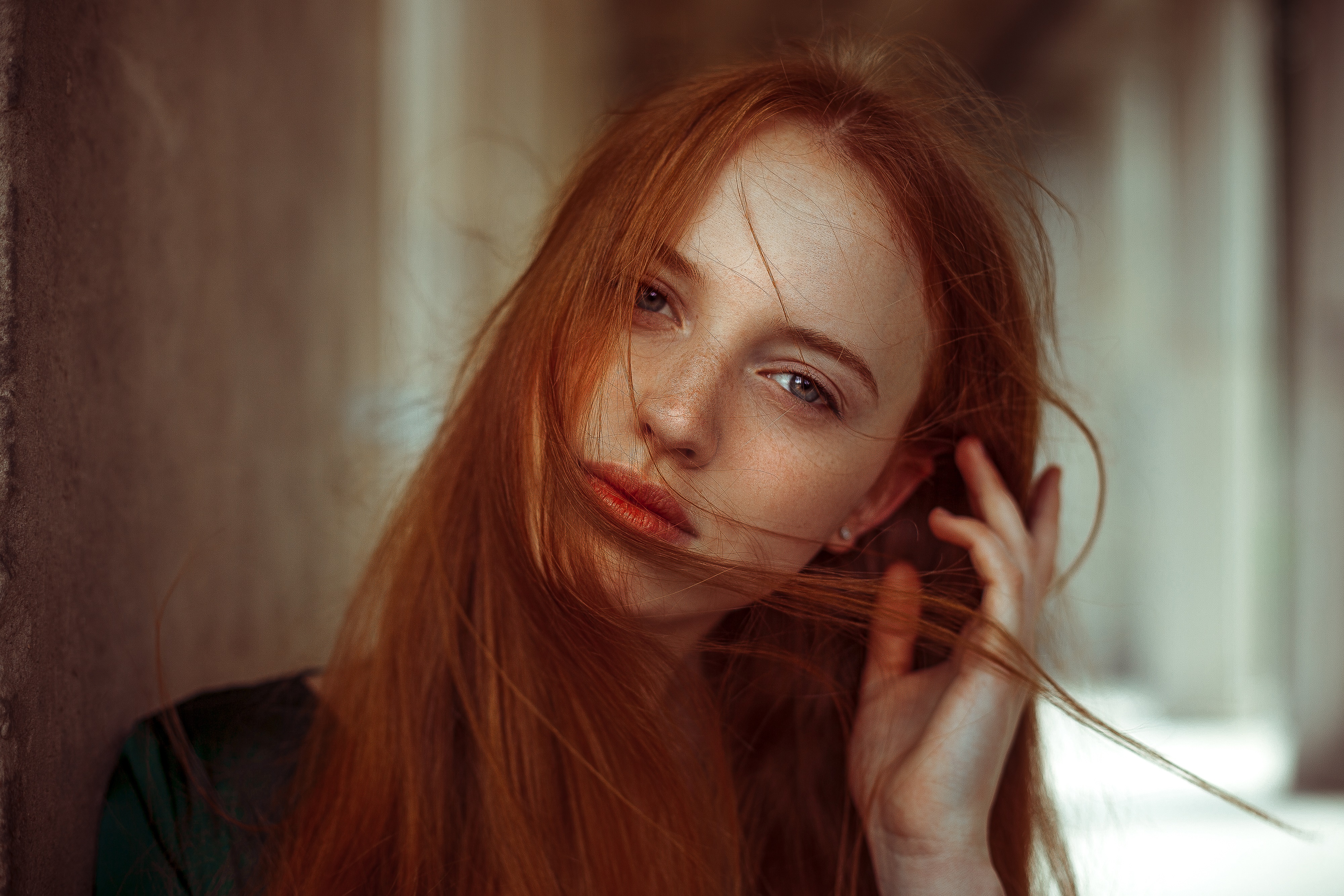 Redhead model with freckles HD Wallpaper