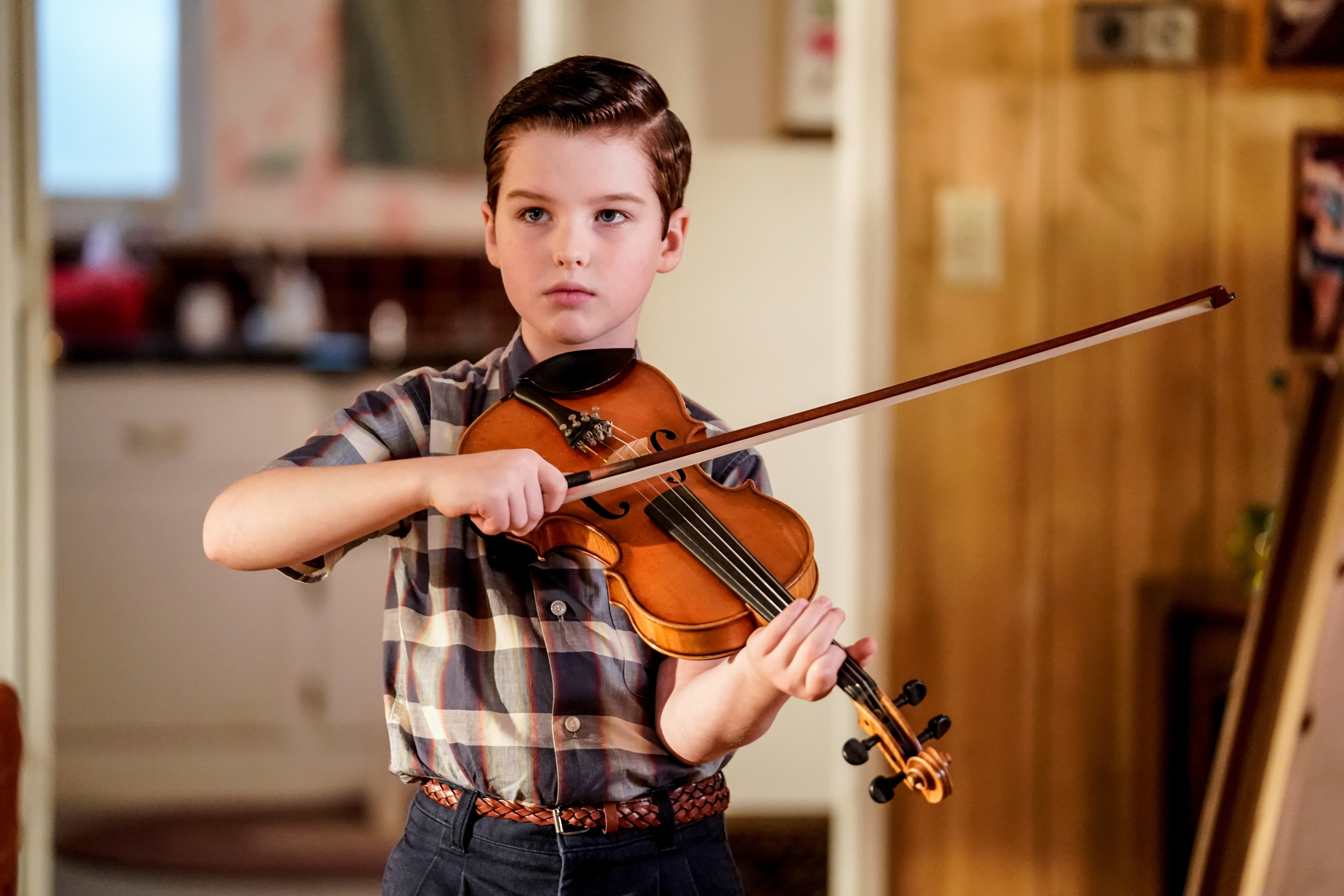 Sheldon Cooper playing the violin HD Wallpaper