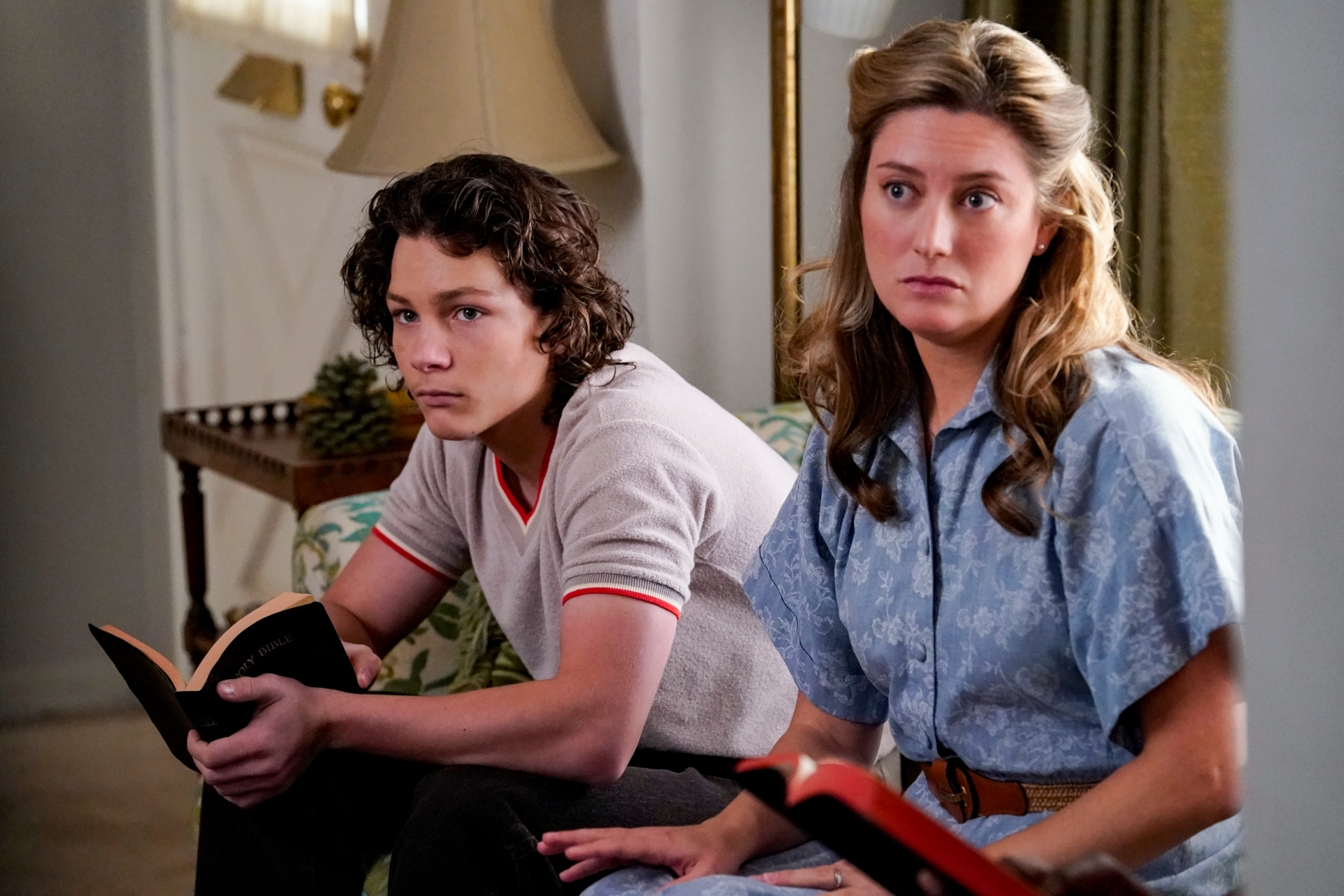 Young Sheldon: Mary and George Jr. reading HD Wallpaper