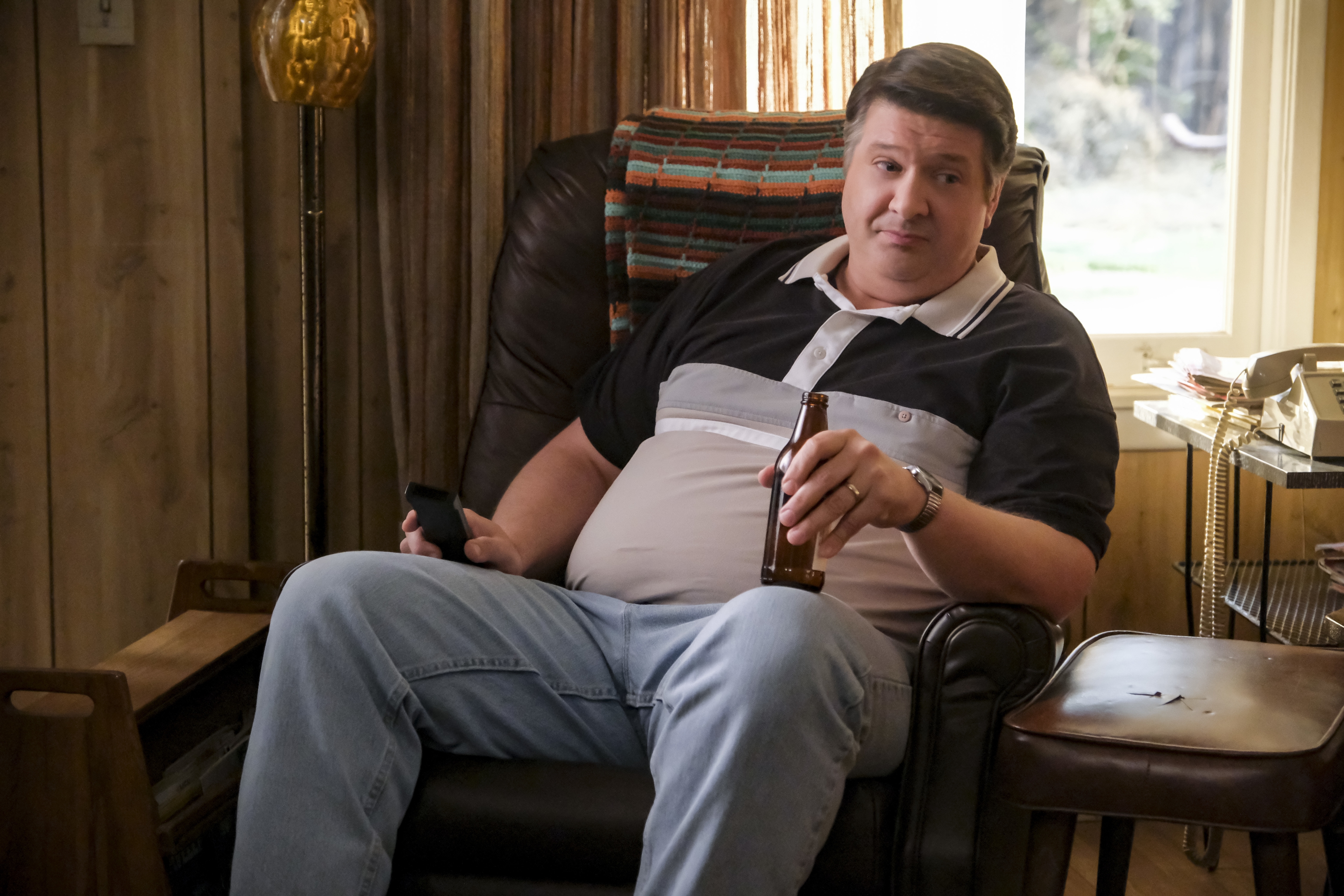 George Cooper relaxing with a beer and phone HD Wallpaper