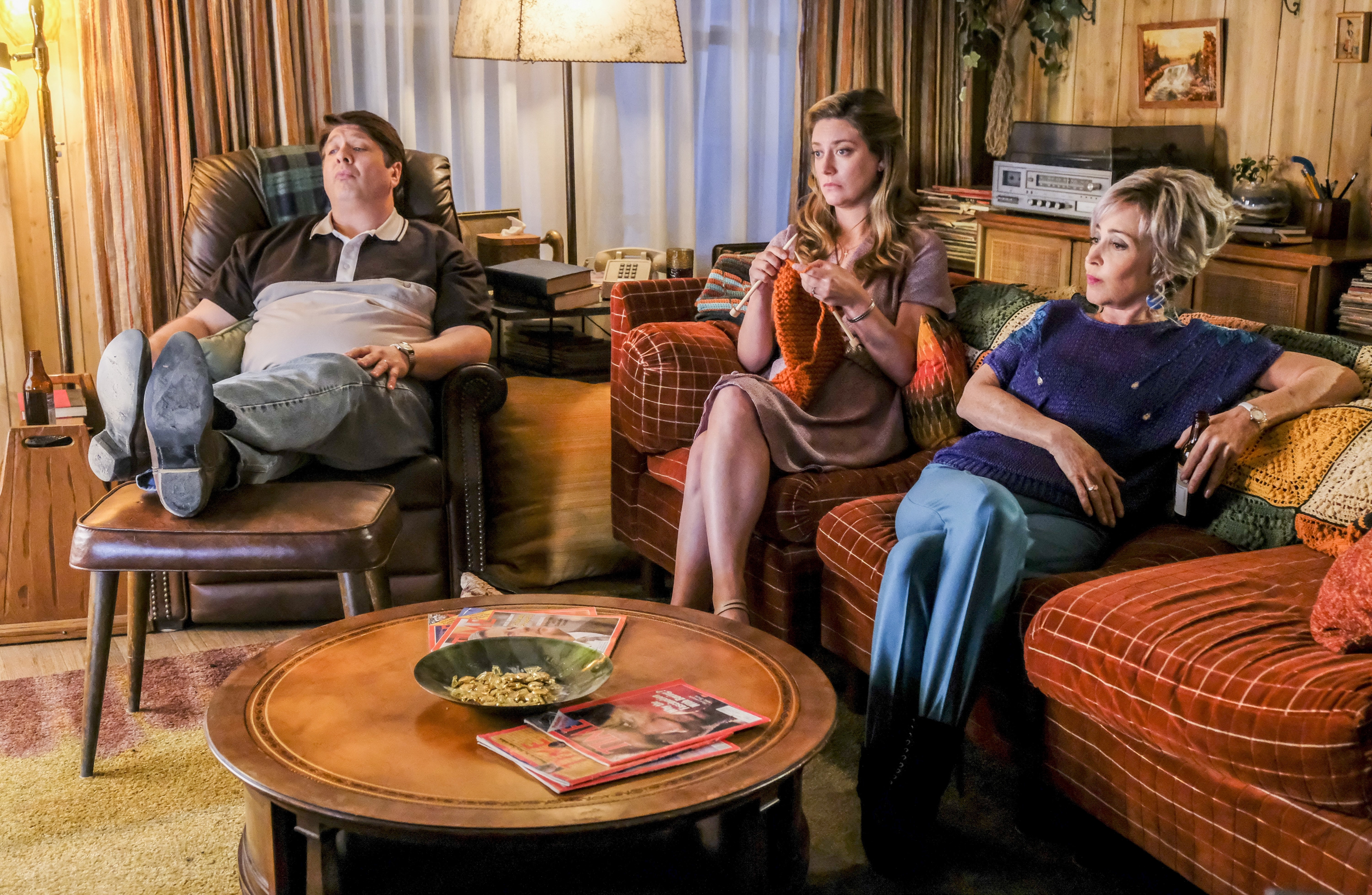Young Sheldon: George, Mary, and Meemaw relaxing HD Wallpaper