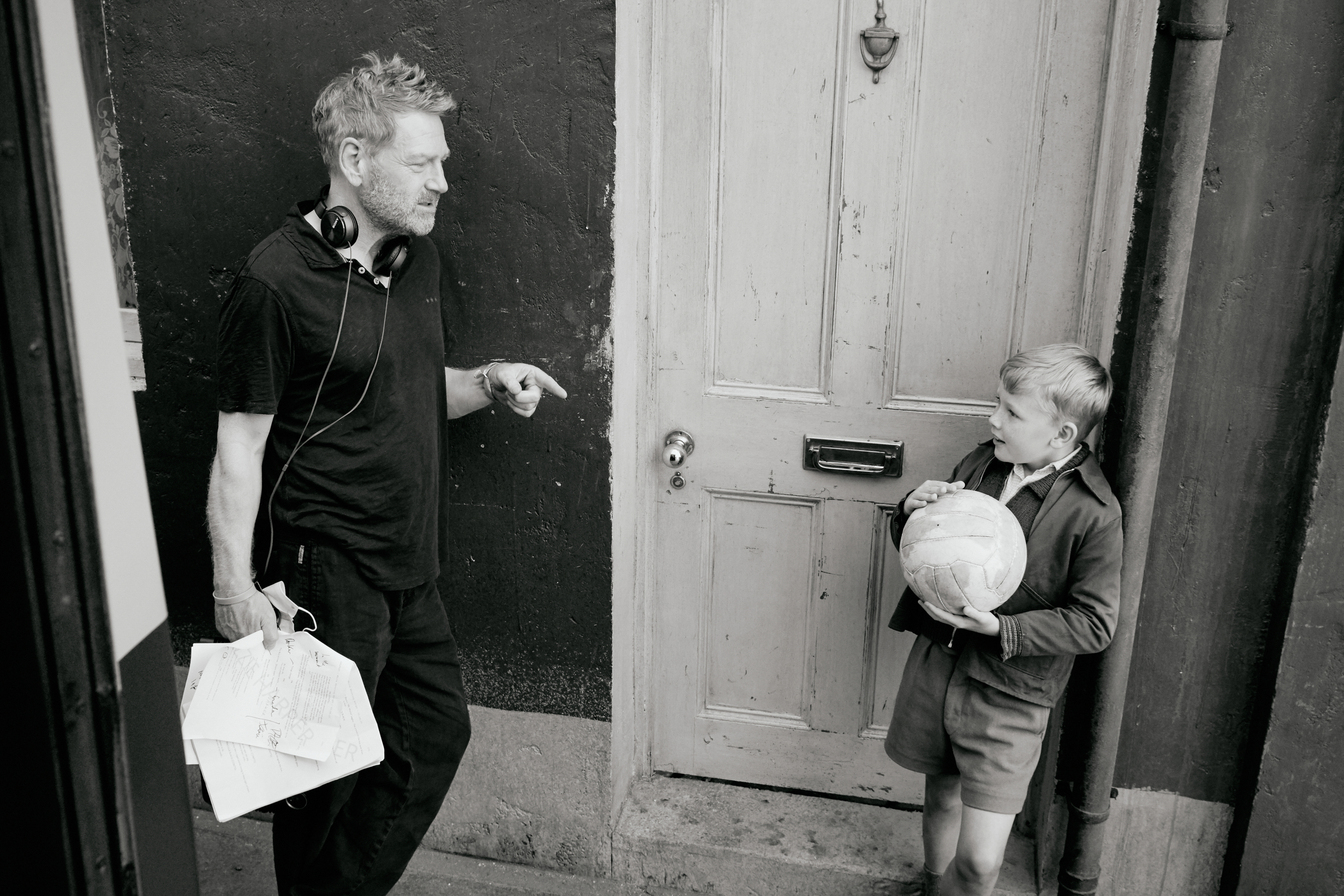 Jude Hill and Kenneth Branagh on Belfast 4K set HD Wallpaper
