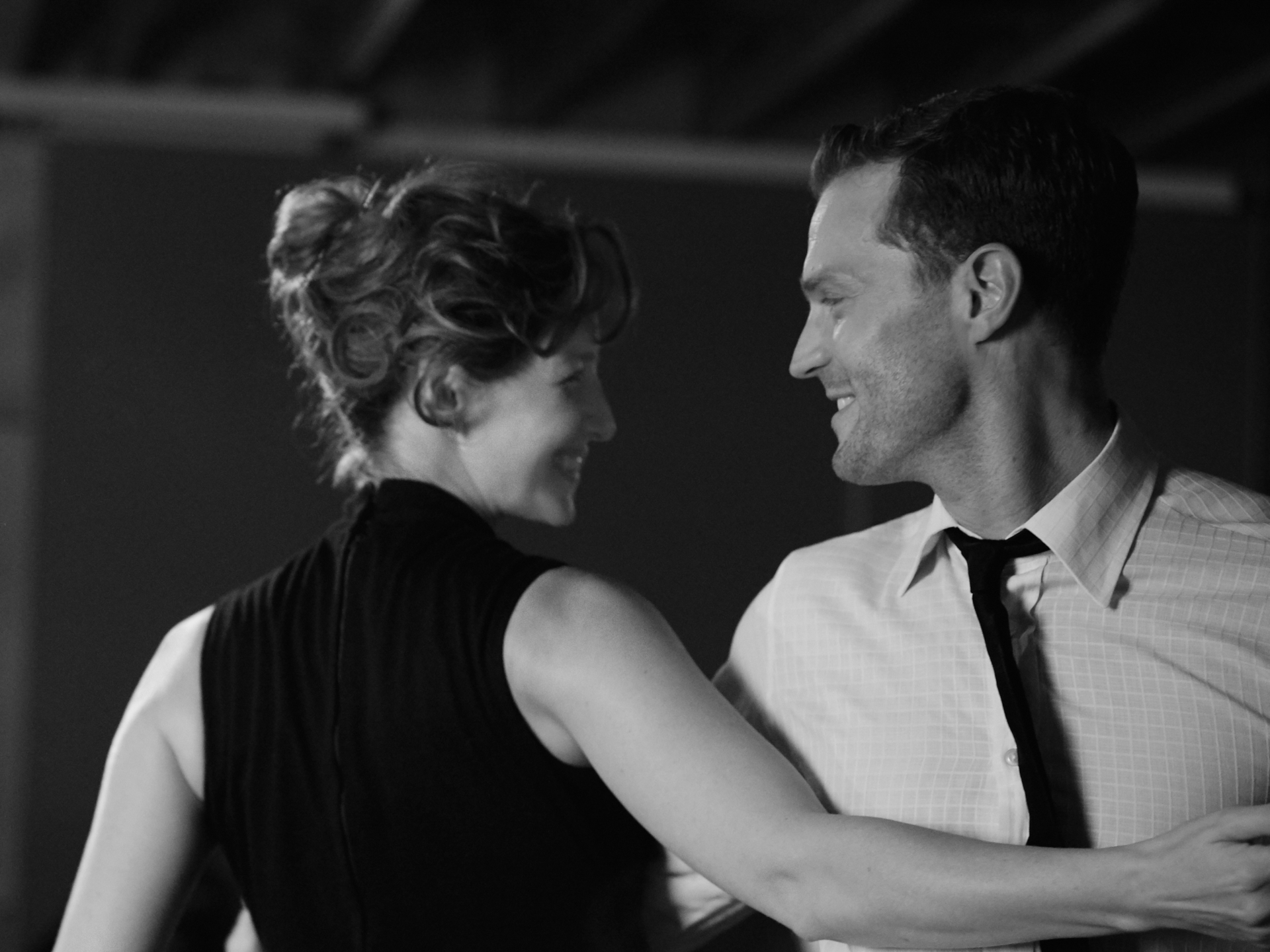 Jamie Dornan and Caitriona Balfe dancing HD Wallpaper