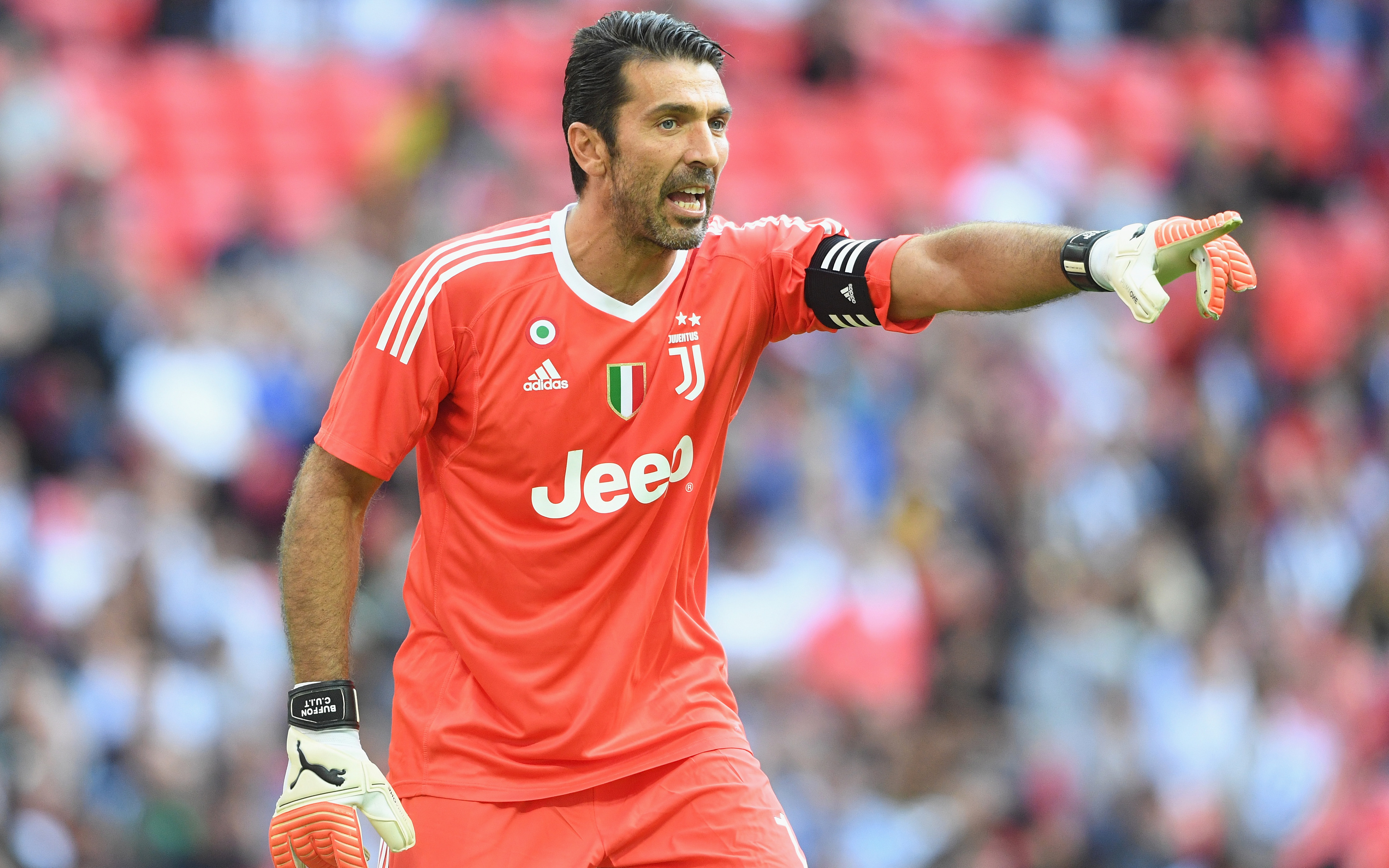 Gianluigi Buffon, Juventus F.C. goalkeeper, pointing on field HD Wallpaper
