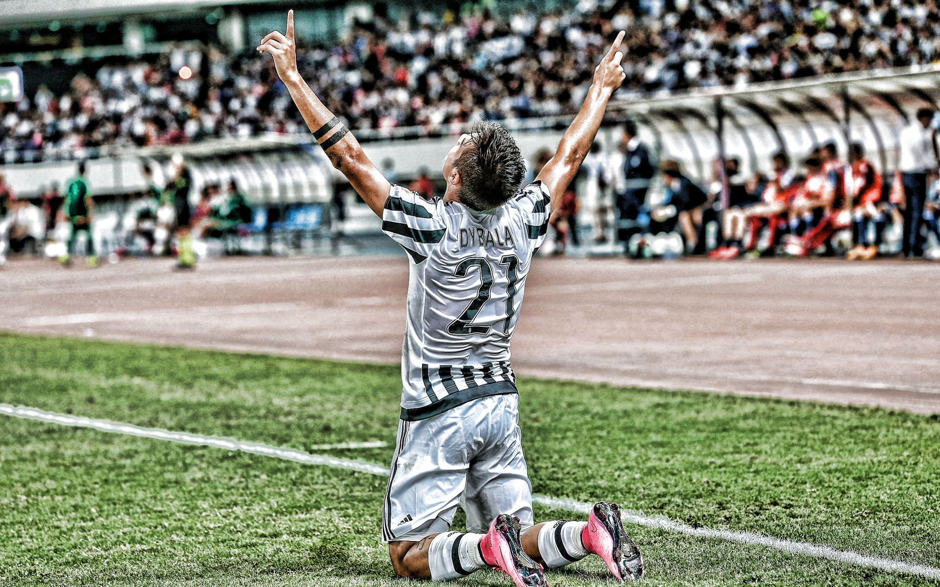 Paulo Dybala celebrates for Juventus F.C. HD Wallpaper
