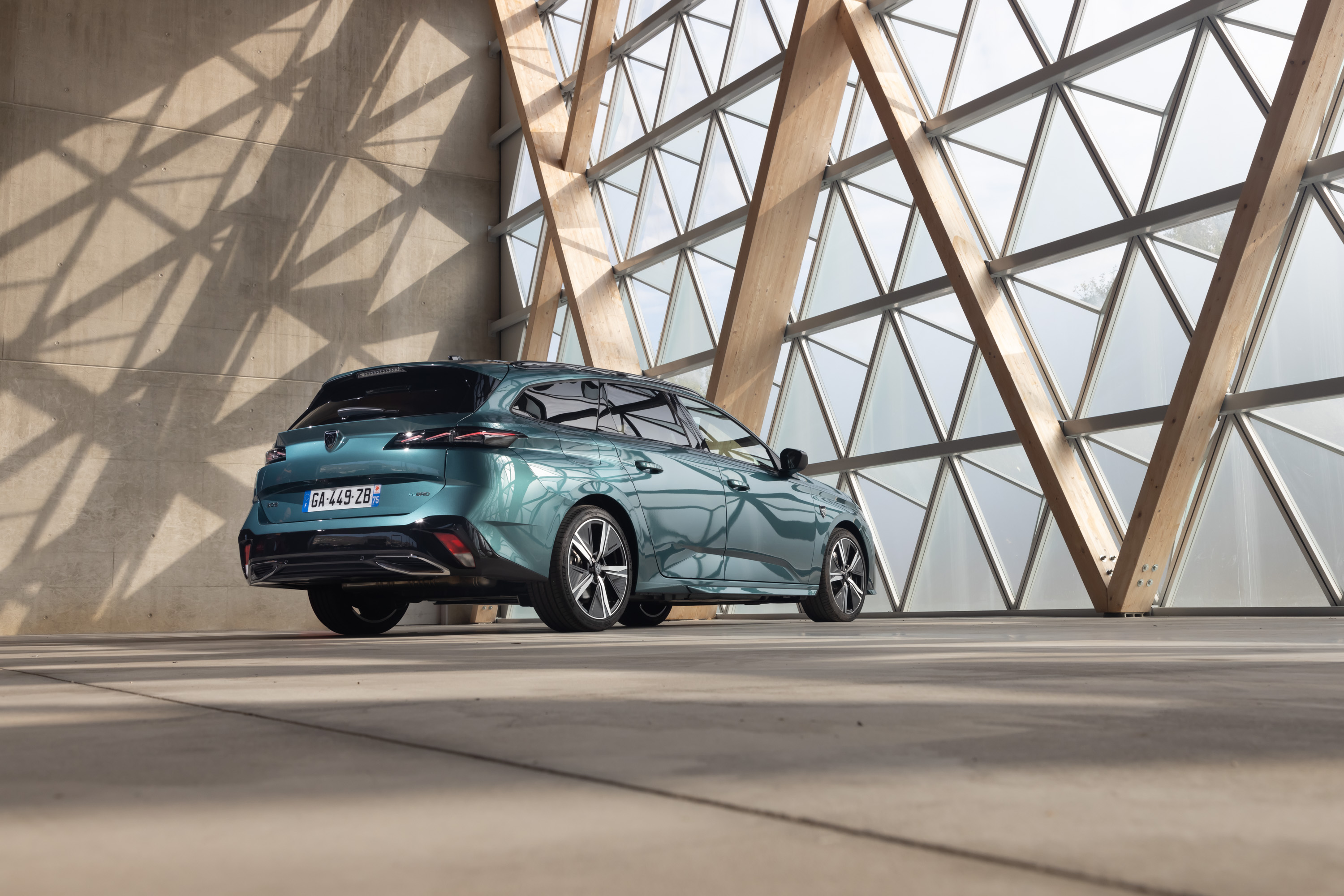 Peugeot 308 SW HYBRID in modern geometric building HD Wallpaper