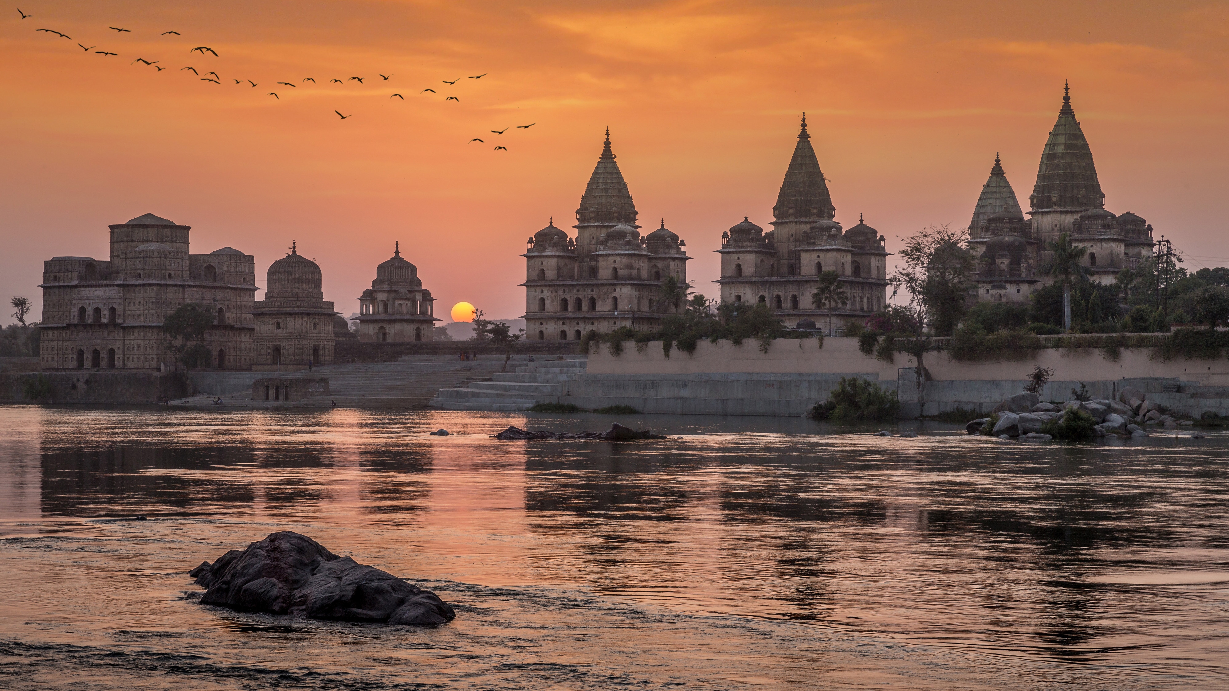 Majestic Orchha monuments reflected in river at sunset HD Wallpaper