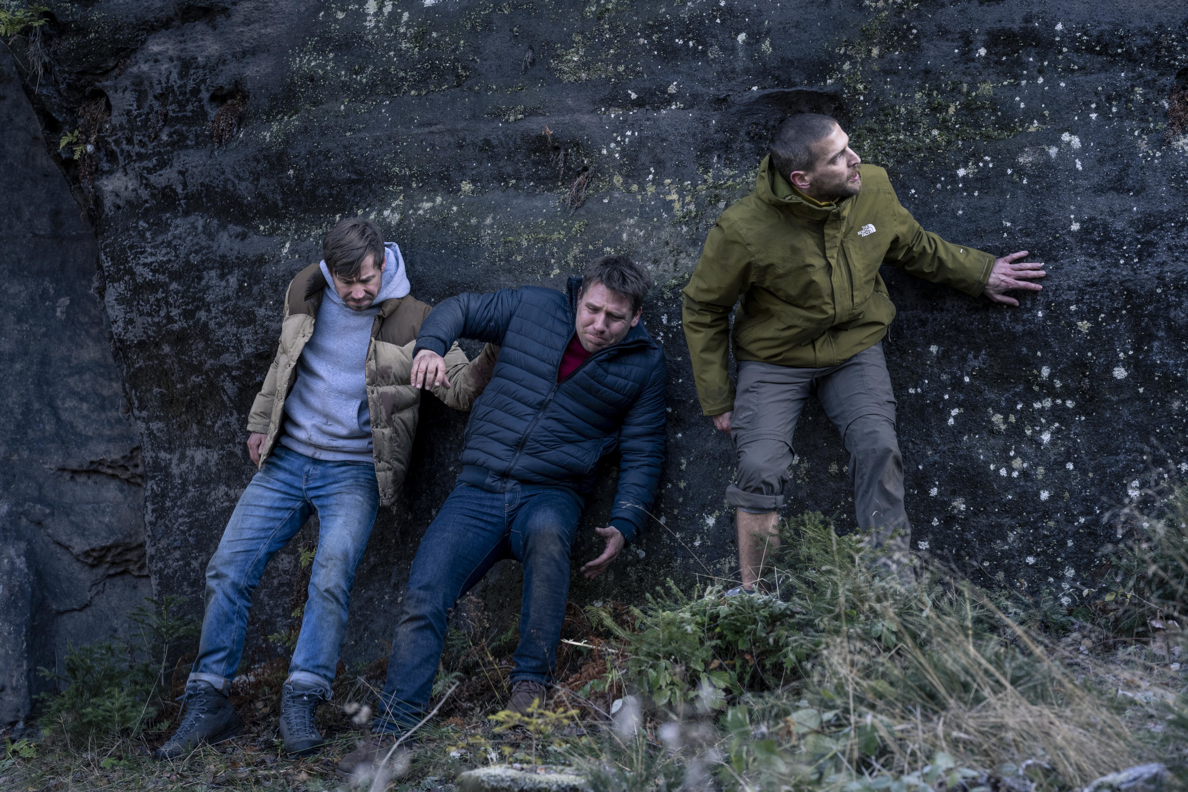 Prey: Robert Finster and cast by a rock HD Wallpaper