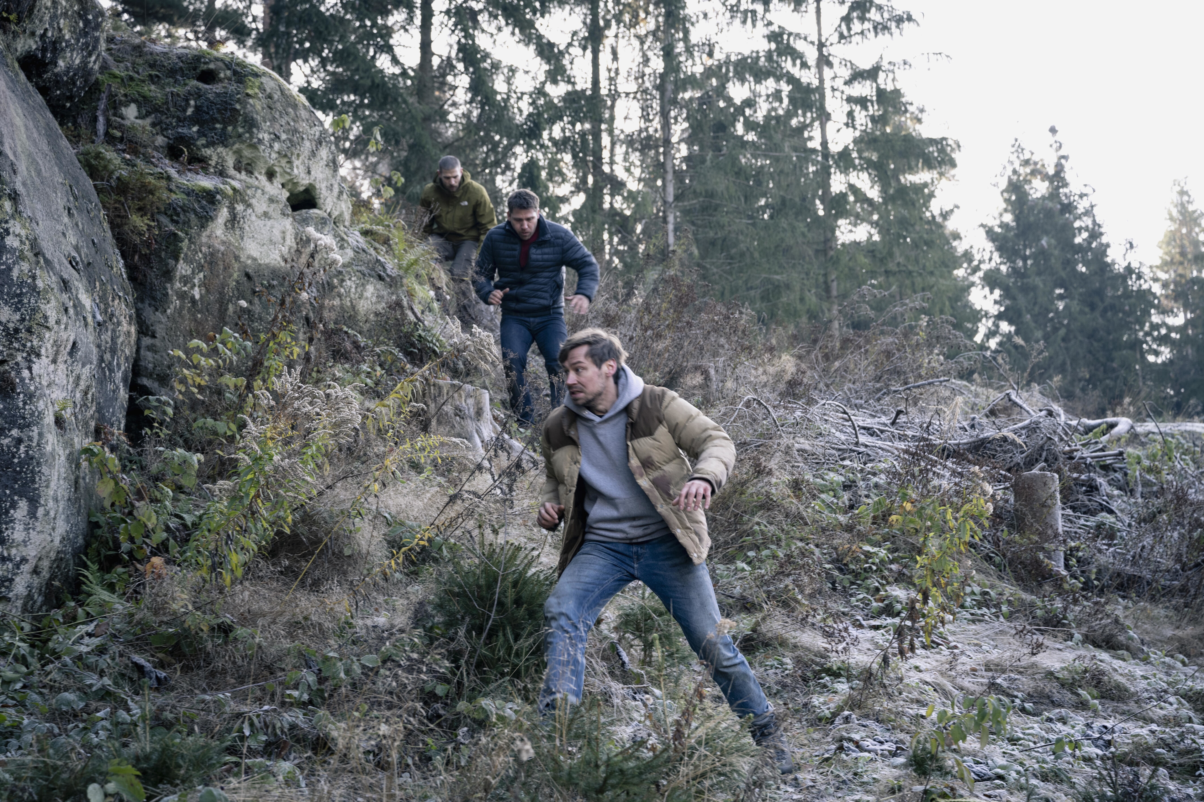 Robert Finster and men running in Prey HD Wallpaper