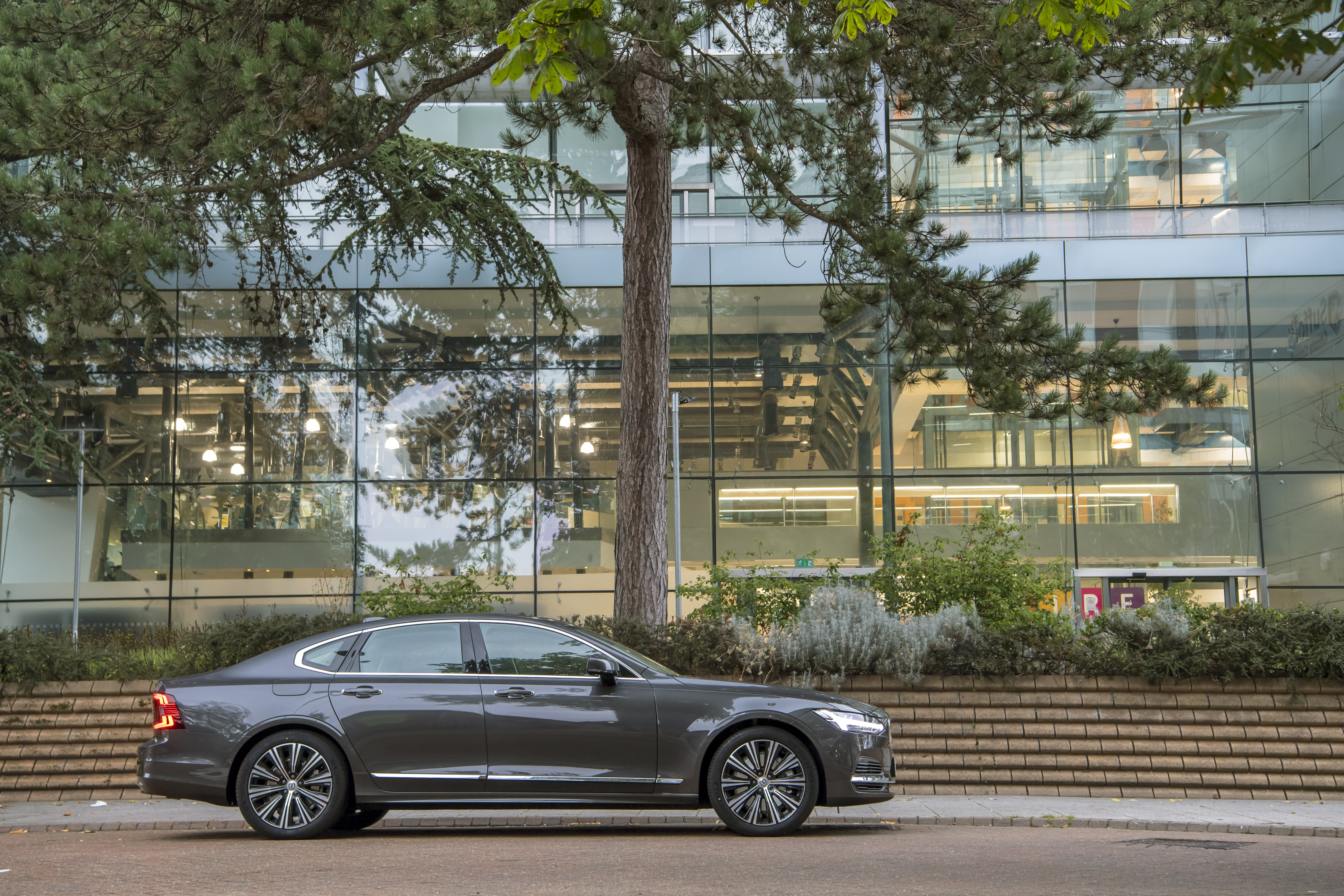 Volvo S90 luxury car parked by modern glass building HD Wallpaper