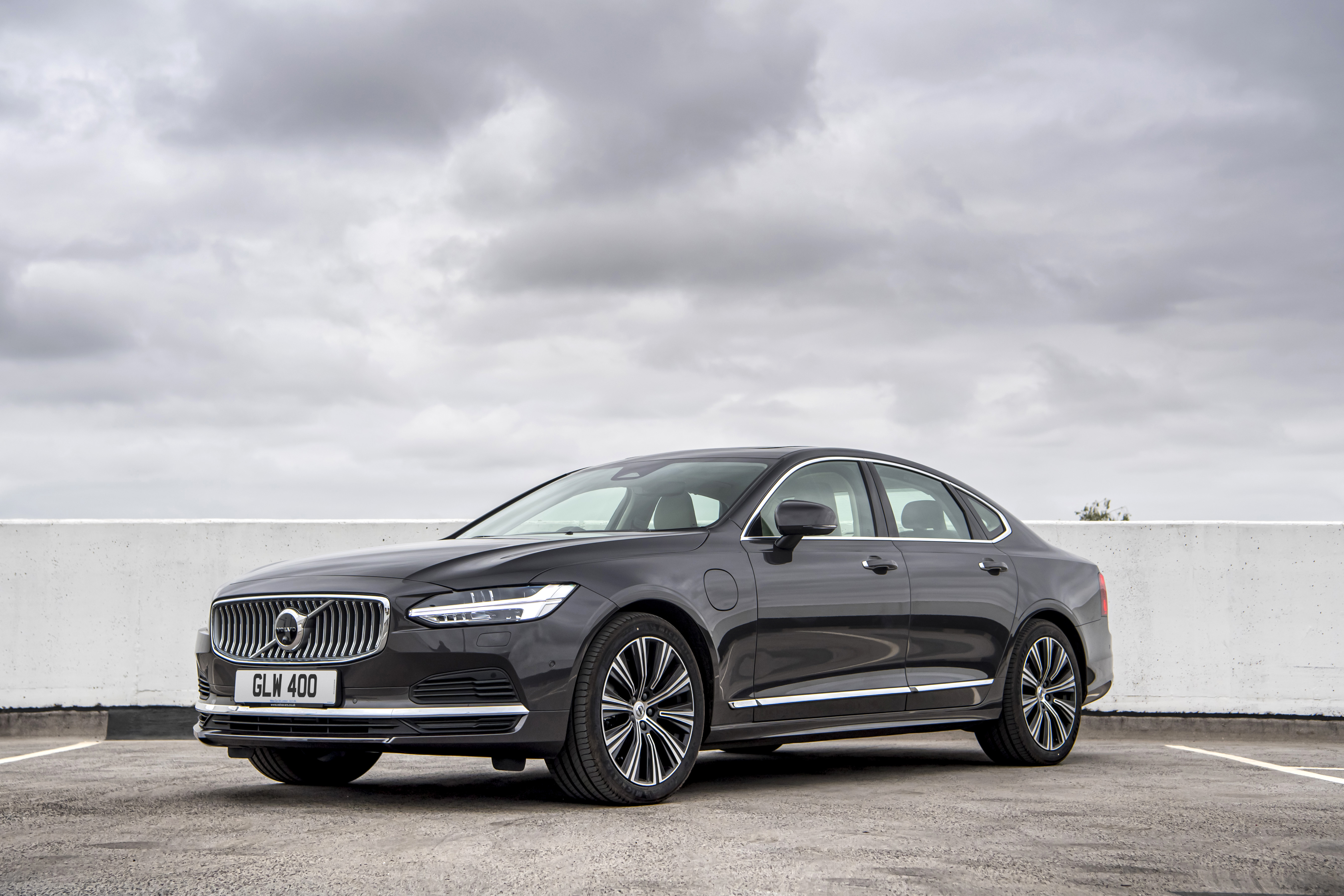 Volvo S90 T8 AWD Luxury Car Parked Outdoors HD Wallpaper