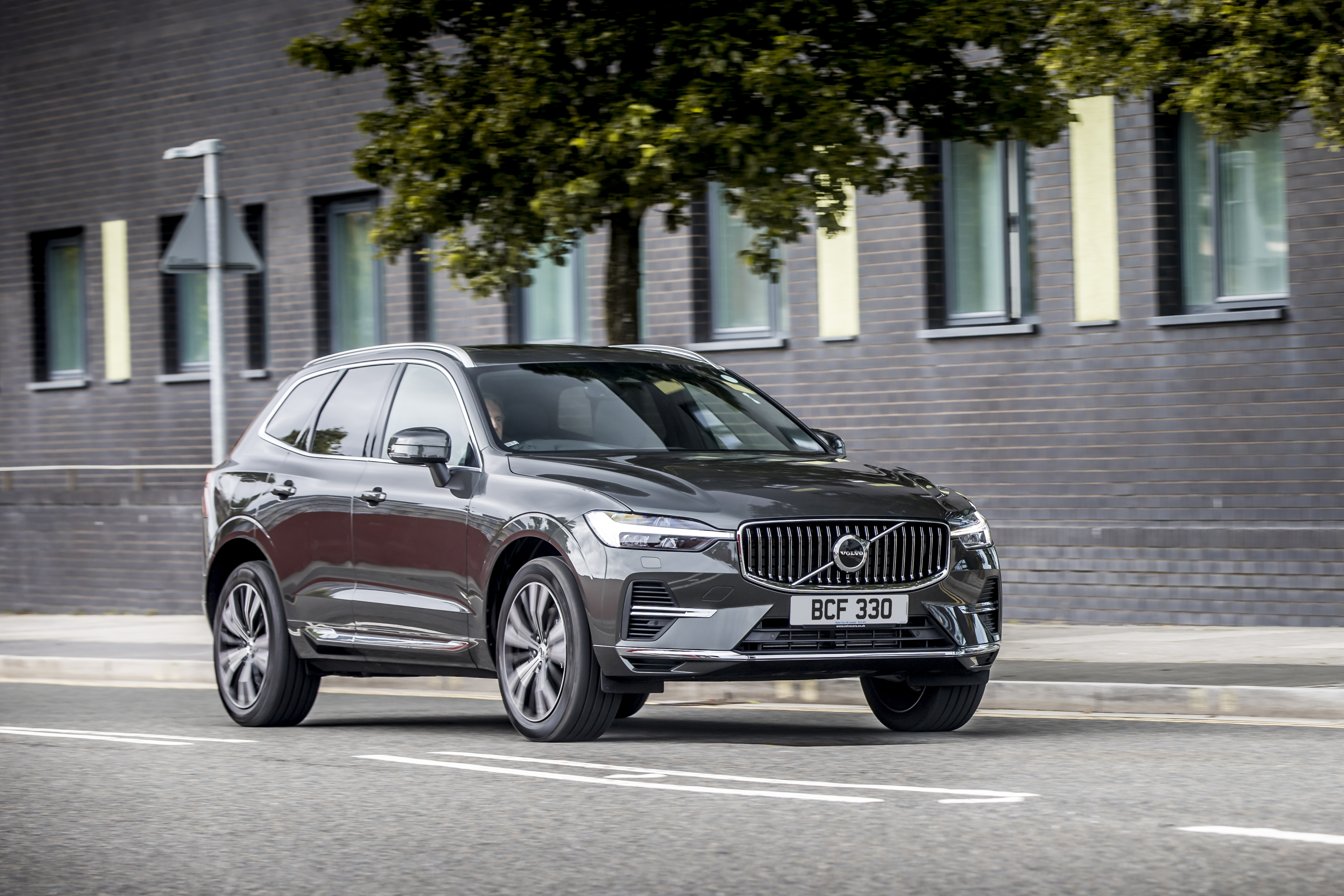Volvo XC60 T6 Recharge AWD Inscription SUV driving HD Wallpaper