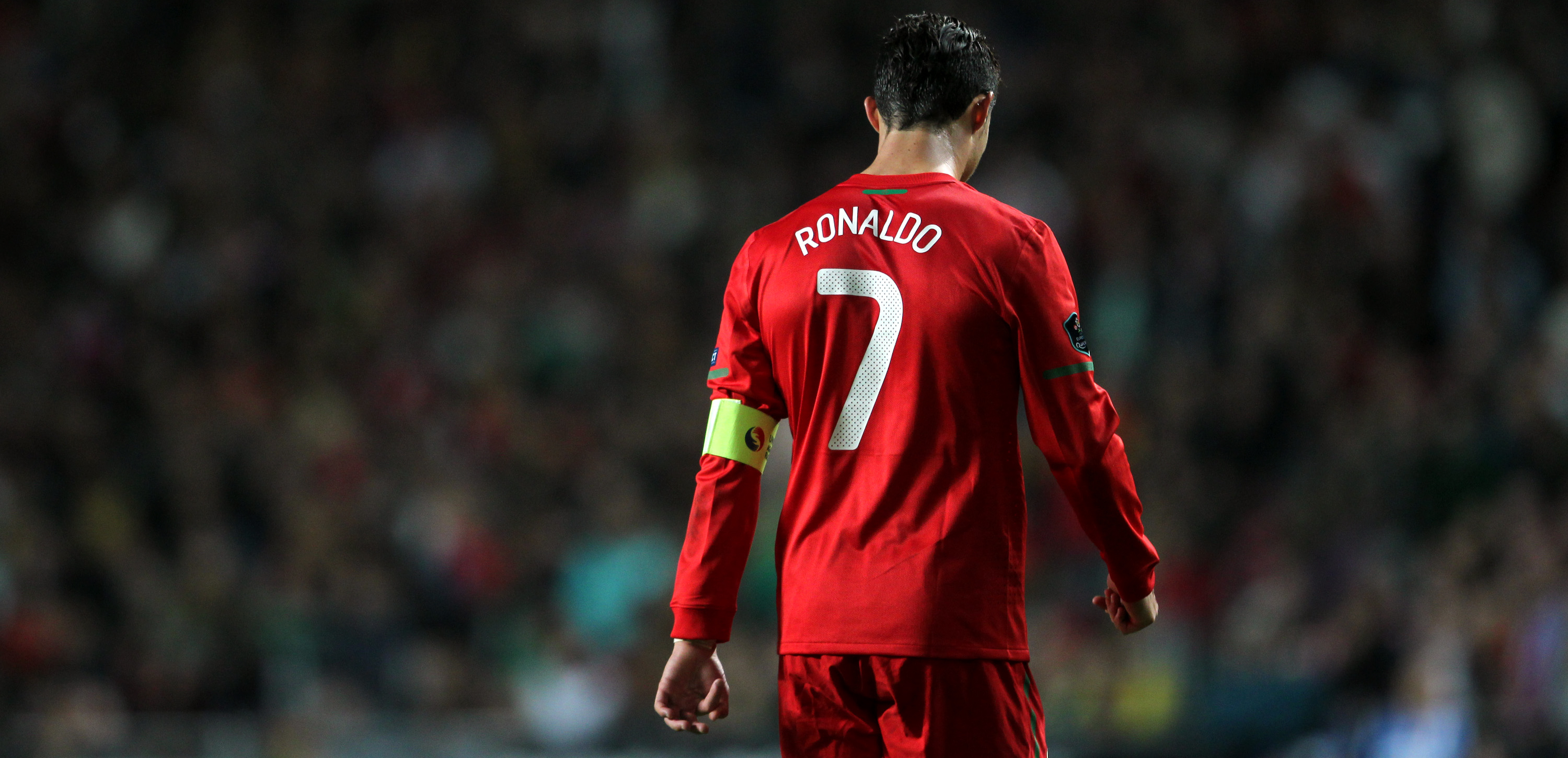 Cristiano Ronaldo in Portugal national team jersey HD Wallpaper