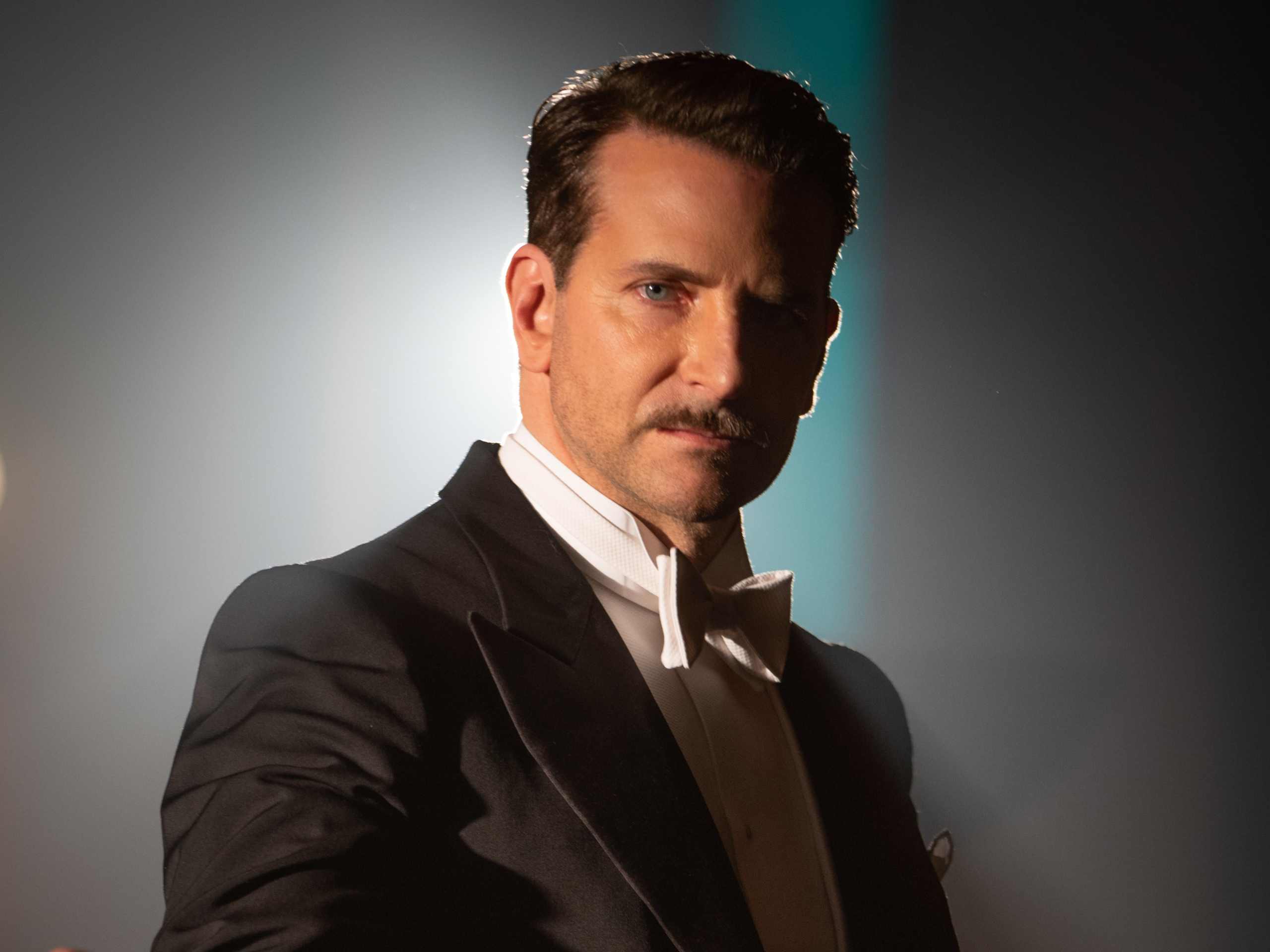 Bradley Cooper in Nightmare Alley HD Wallpaper