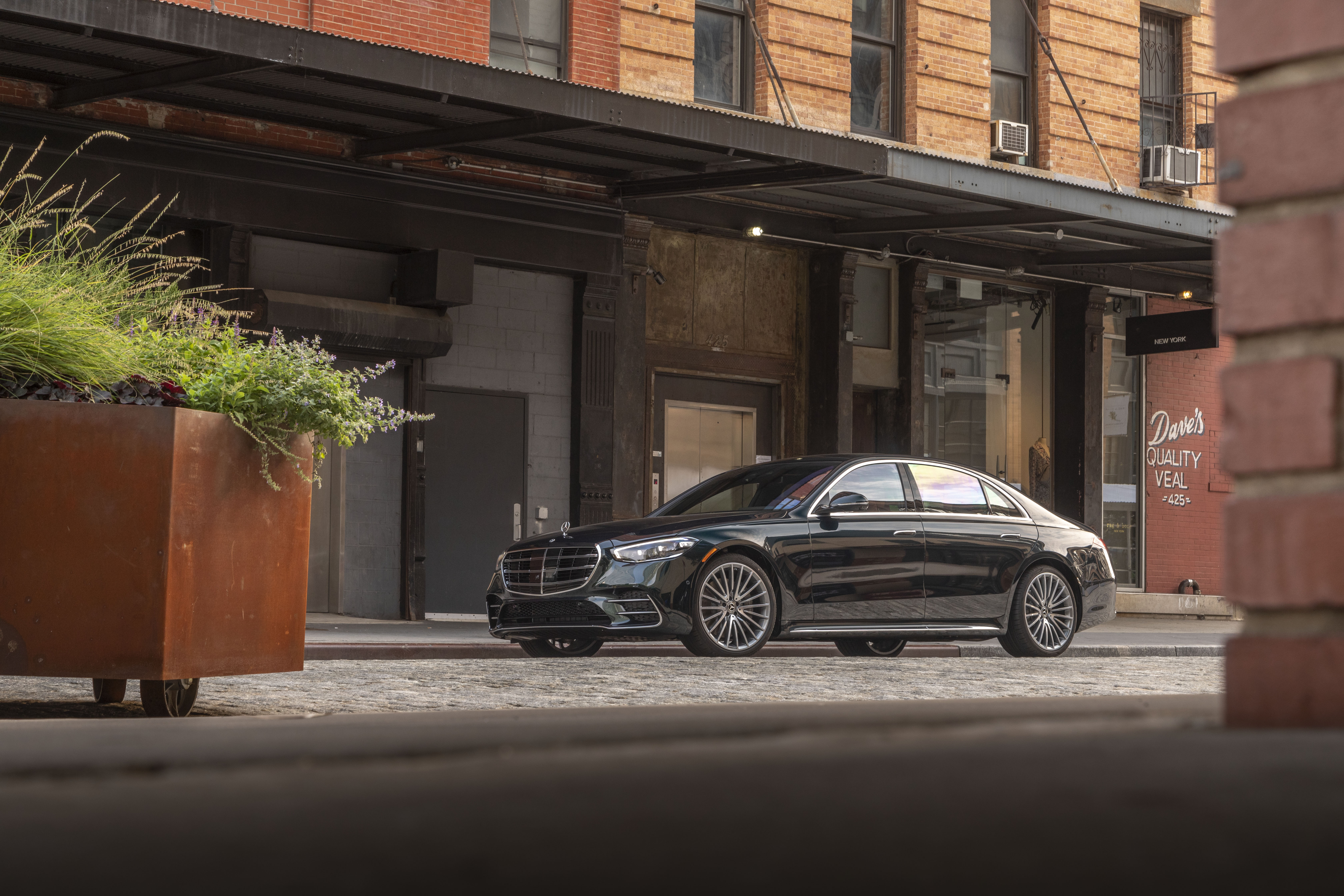 Mercedes-Benz S 500 luxury car on urban street HD Wallpaper