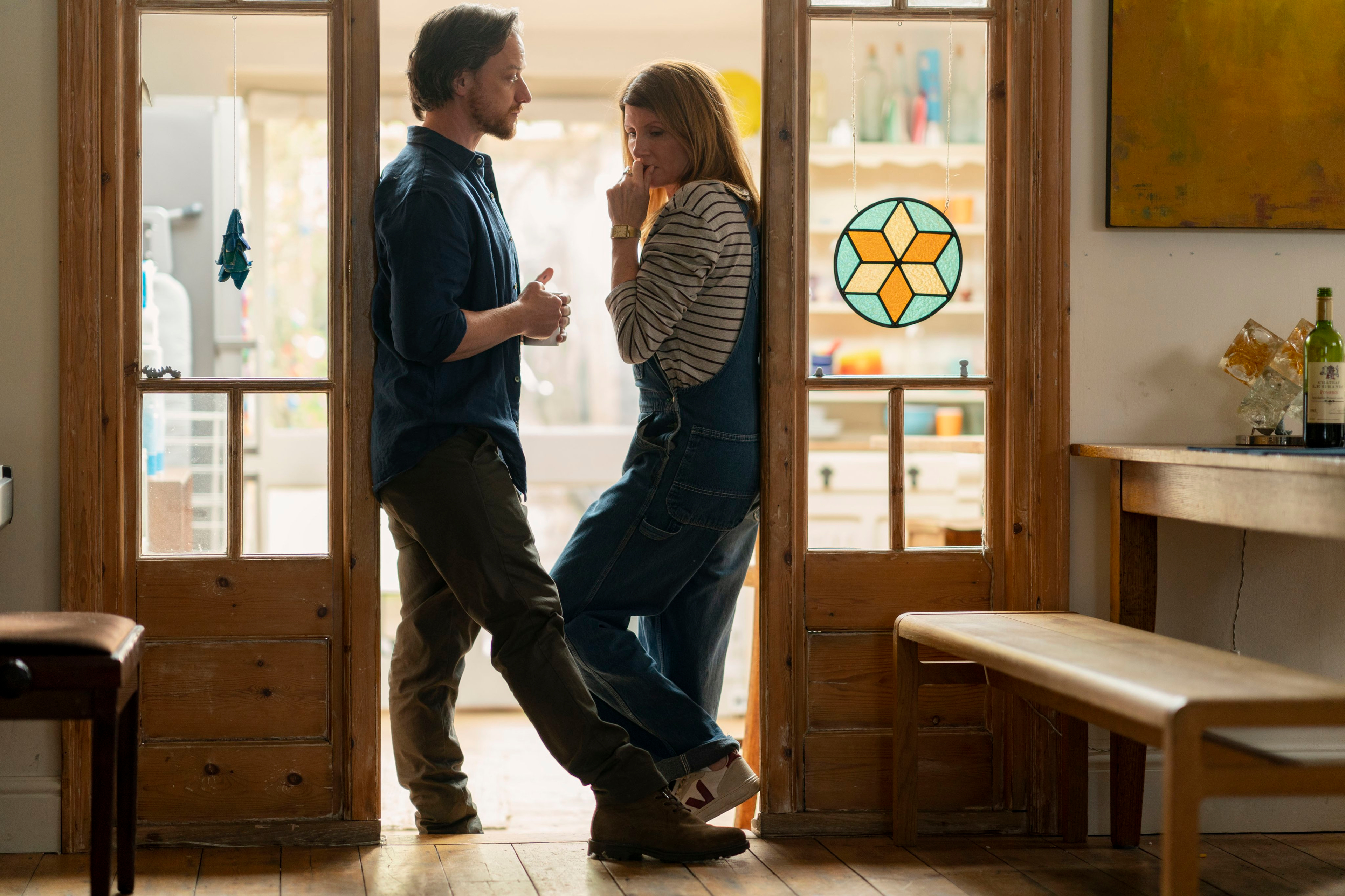 James McAvoy and Sharon Horgan together in a doorway HD Wallpaper