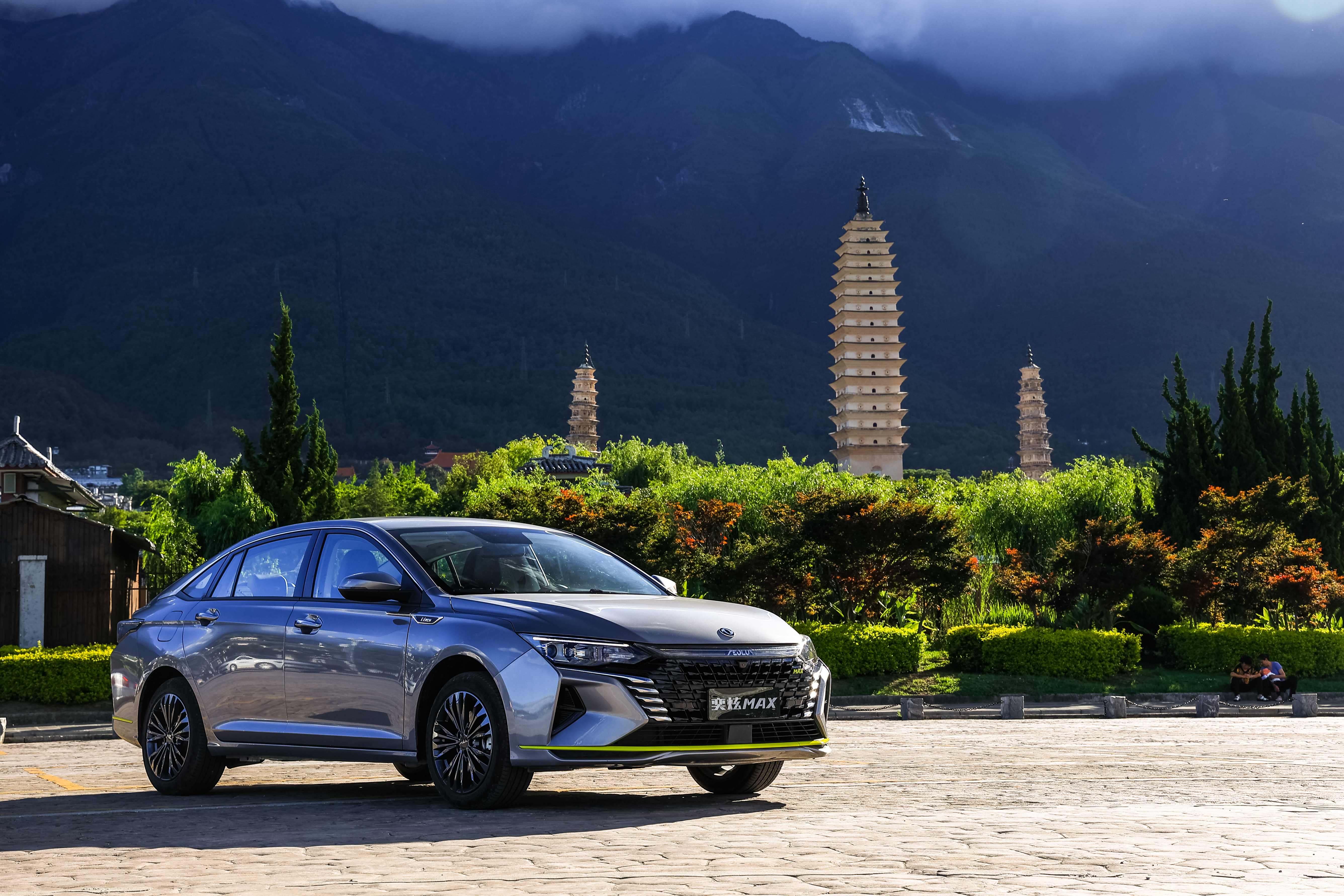 Dongfeng Aeolus Yixuan MAX by Dali Three Pagodas HD Wallpaper