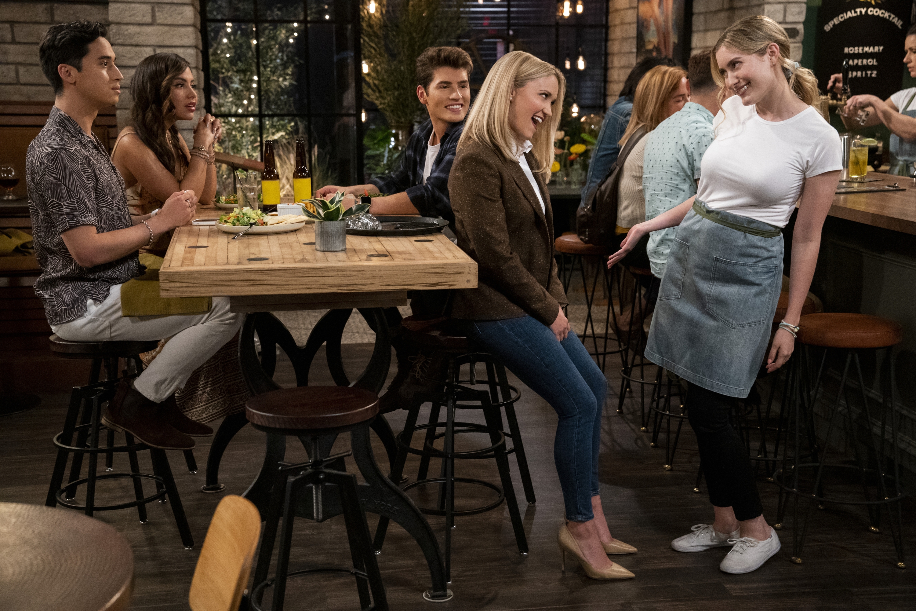 Pretty Smart cast having fun at a bar HD Wallpaper
