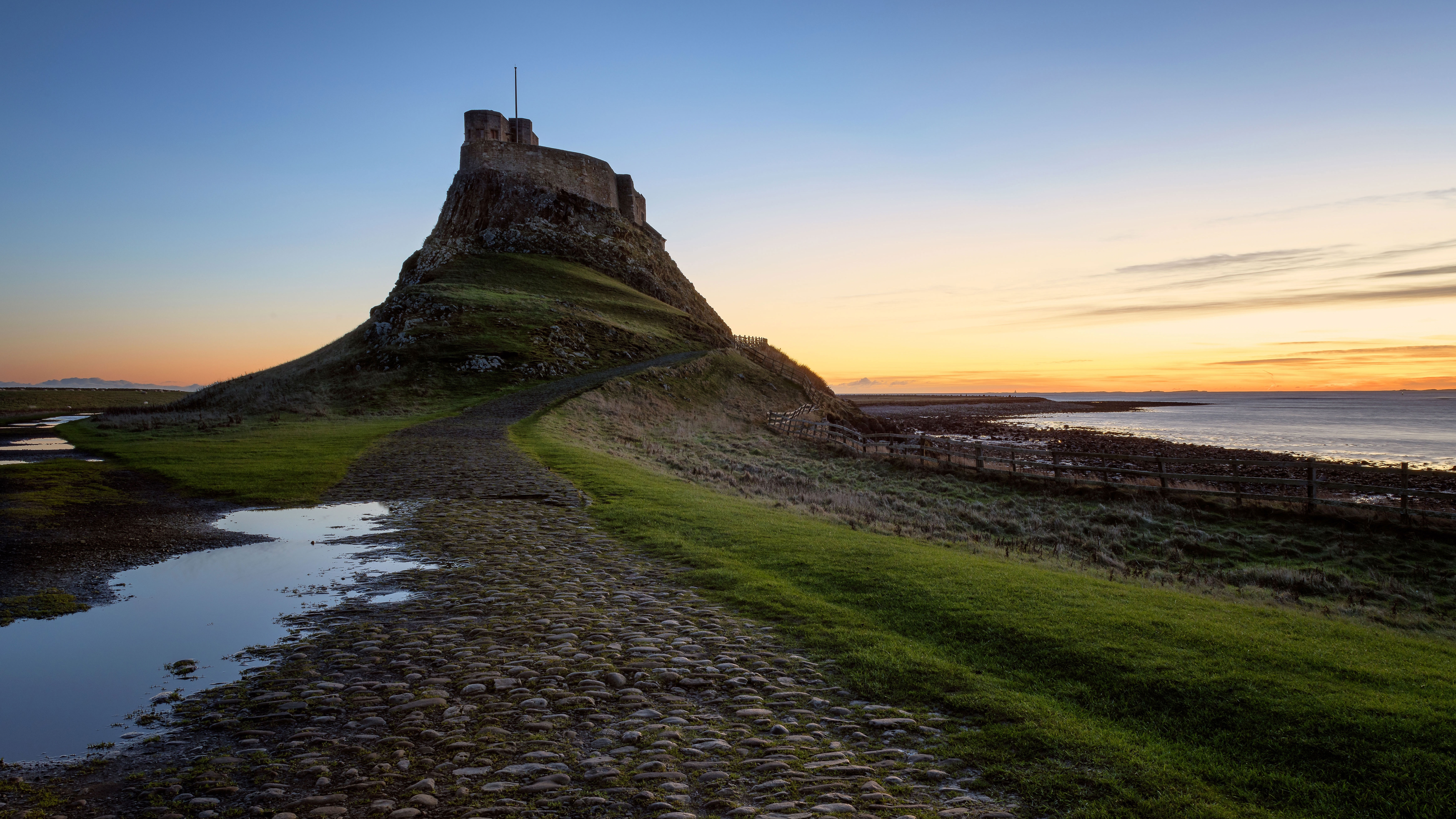 Lindisfarne Castle at dawn on Holy Island, England HD Wallpaper