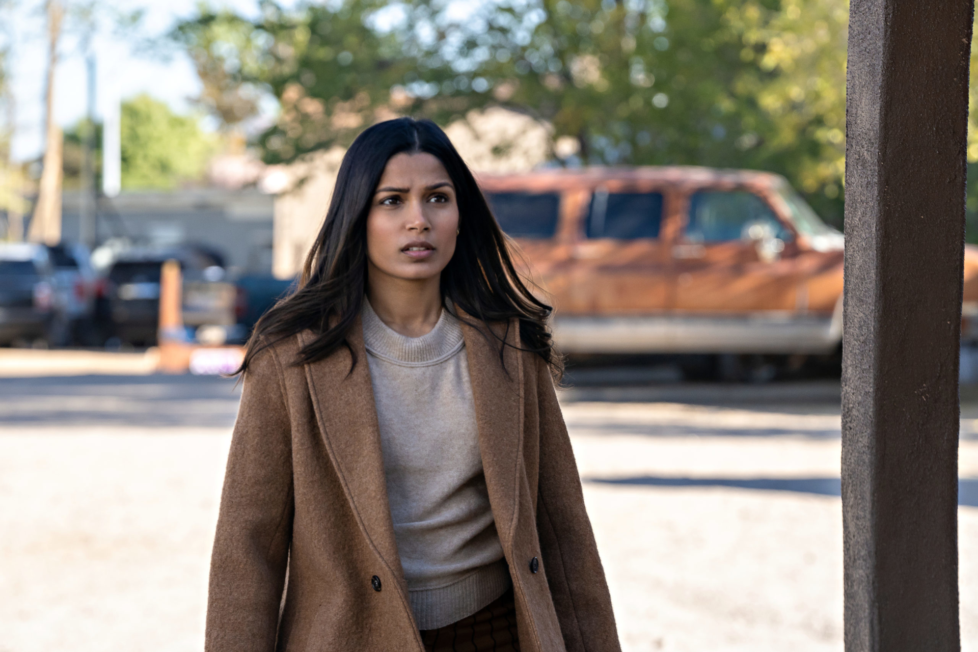 Freida Pinto looking concerned in Intrusion HD Wallpaper