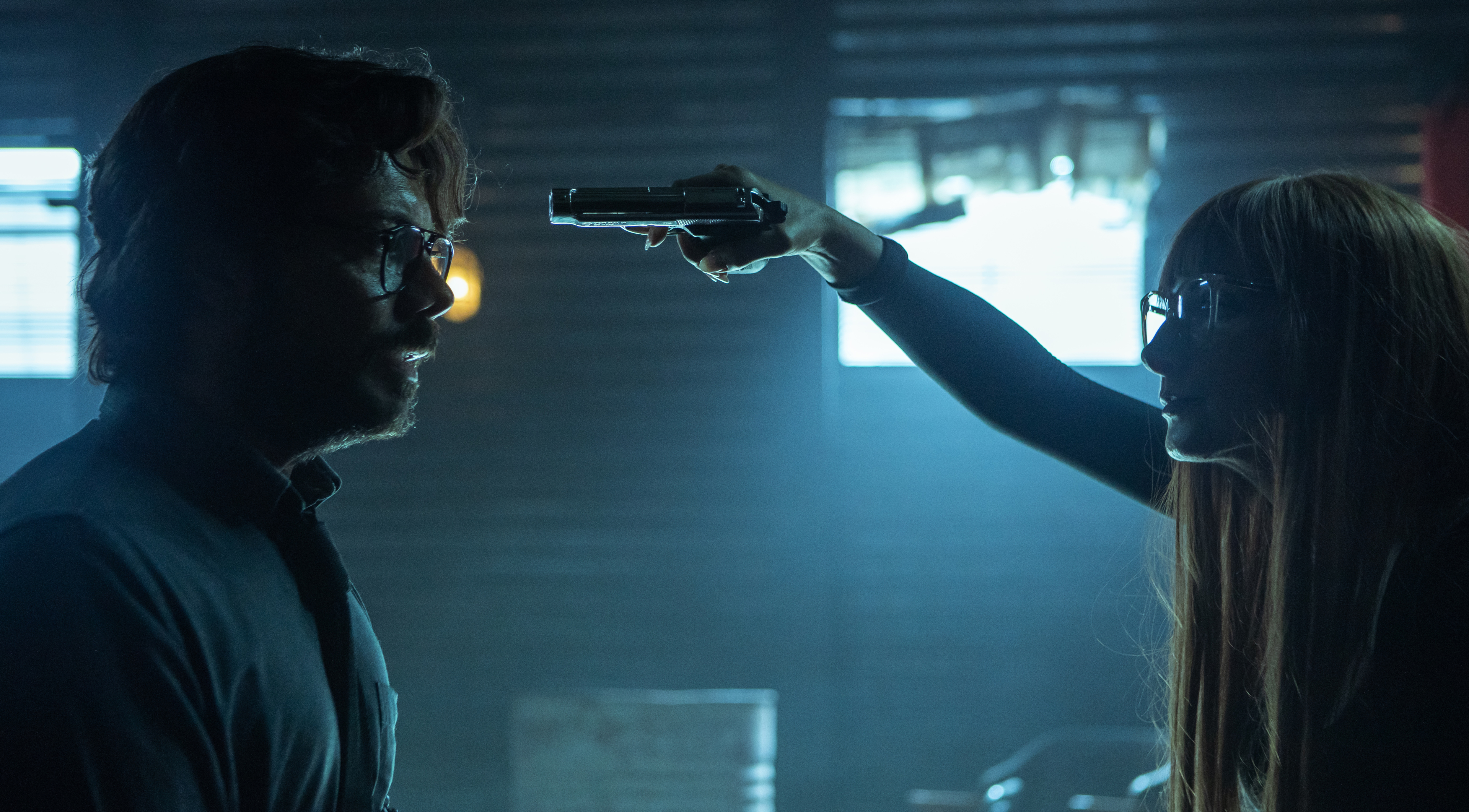 Money Heist: Alicia Sierra holds The Professor at gunpoint HD Wallpaper