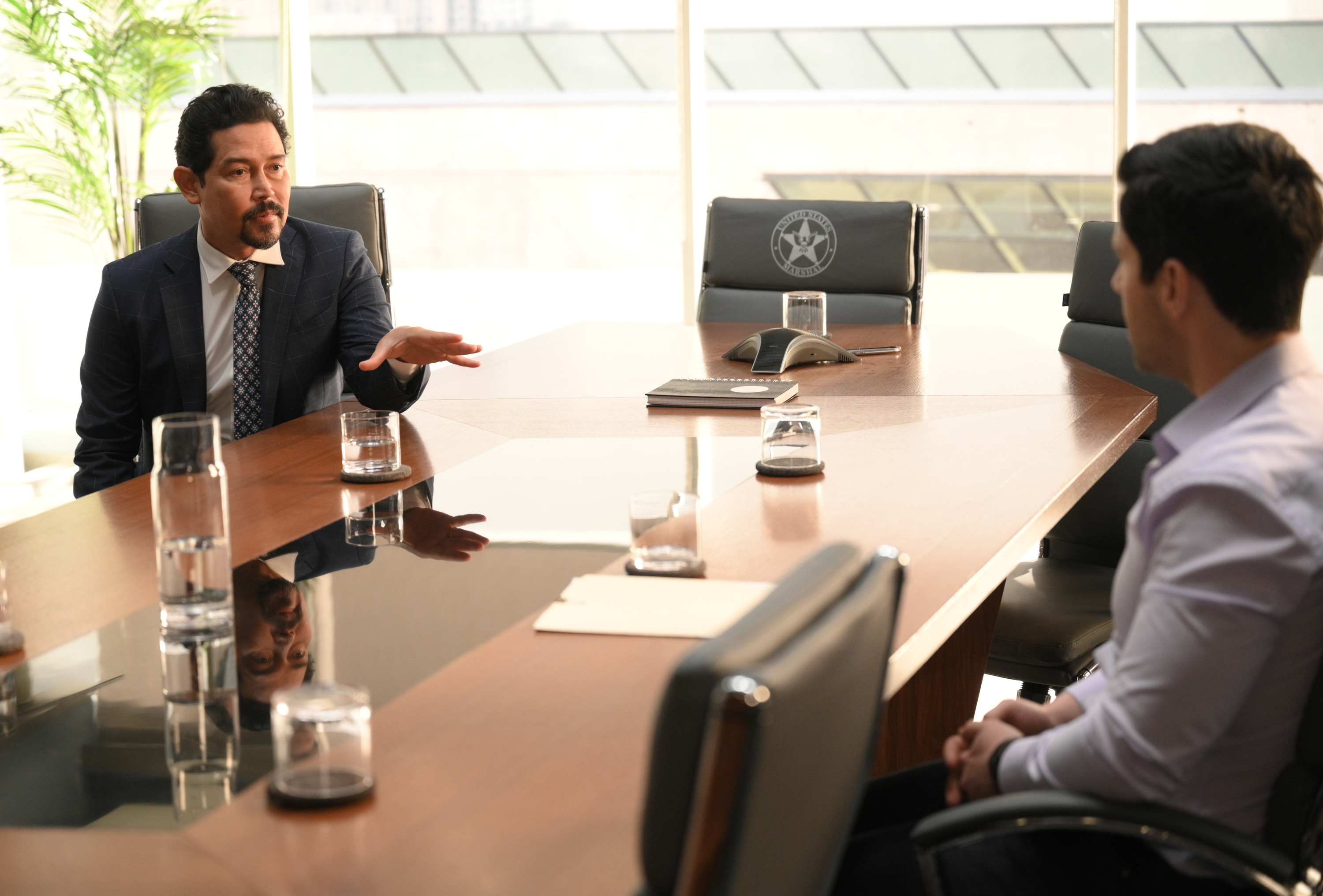 Anthony Ruivivar in a business meeting from Turner and Hooch HD Wallpaper
