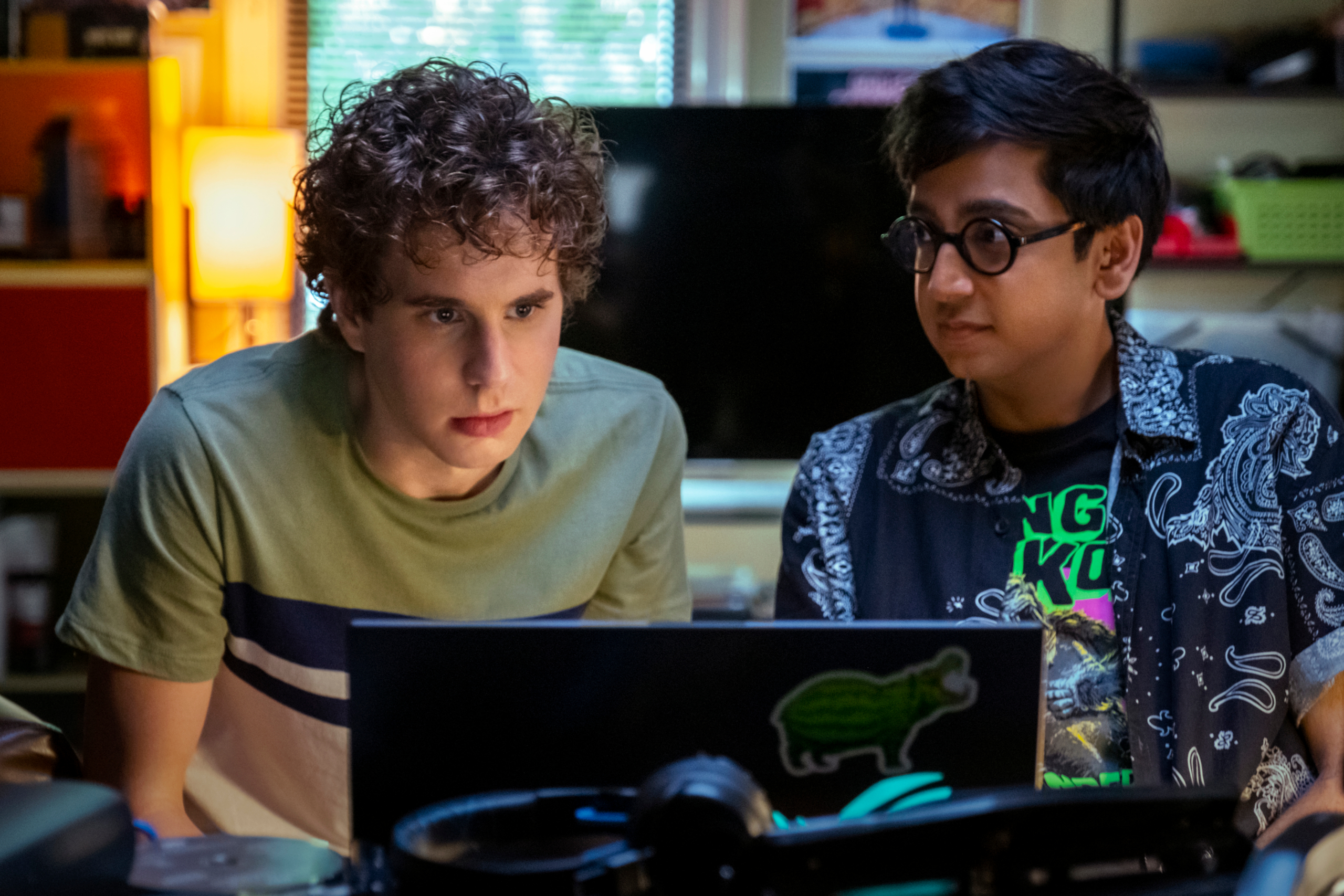 Dear Evan Hansen: Ben Platt and friend on laptop HD Wallpaper