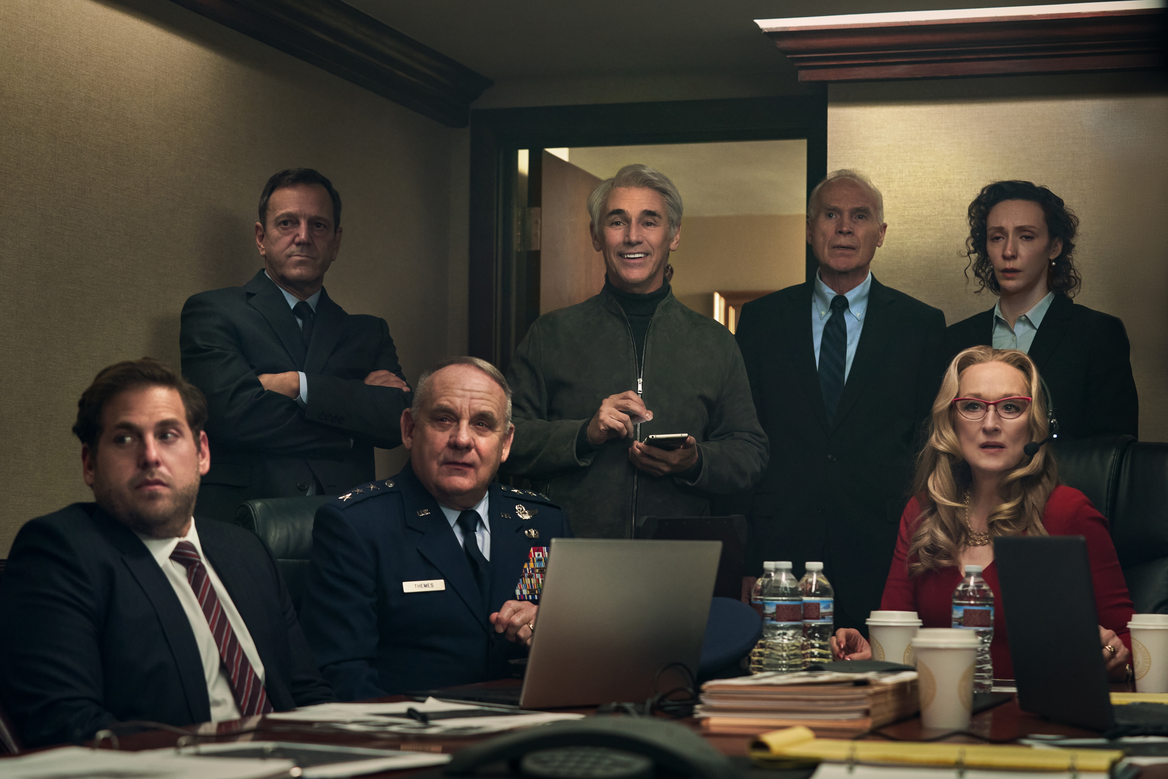 Don't Look Up cast in a meeting room HD Wallpaper
