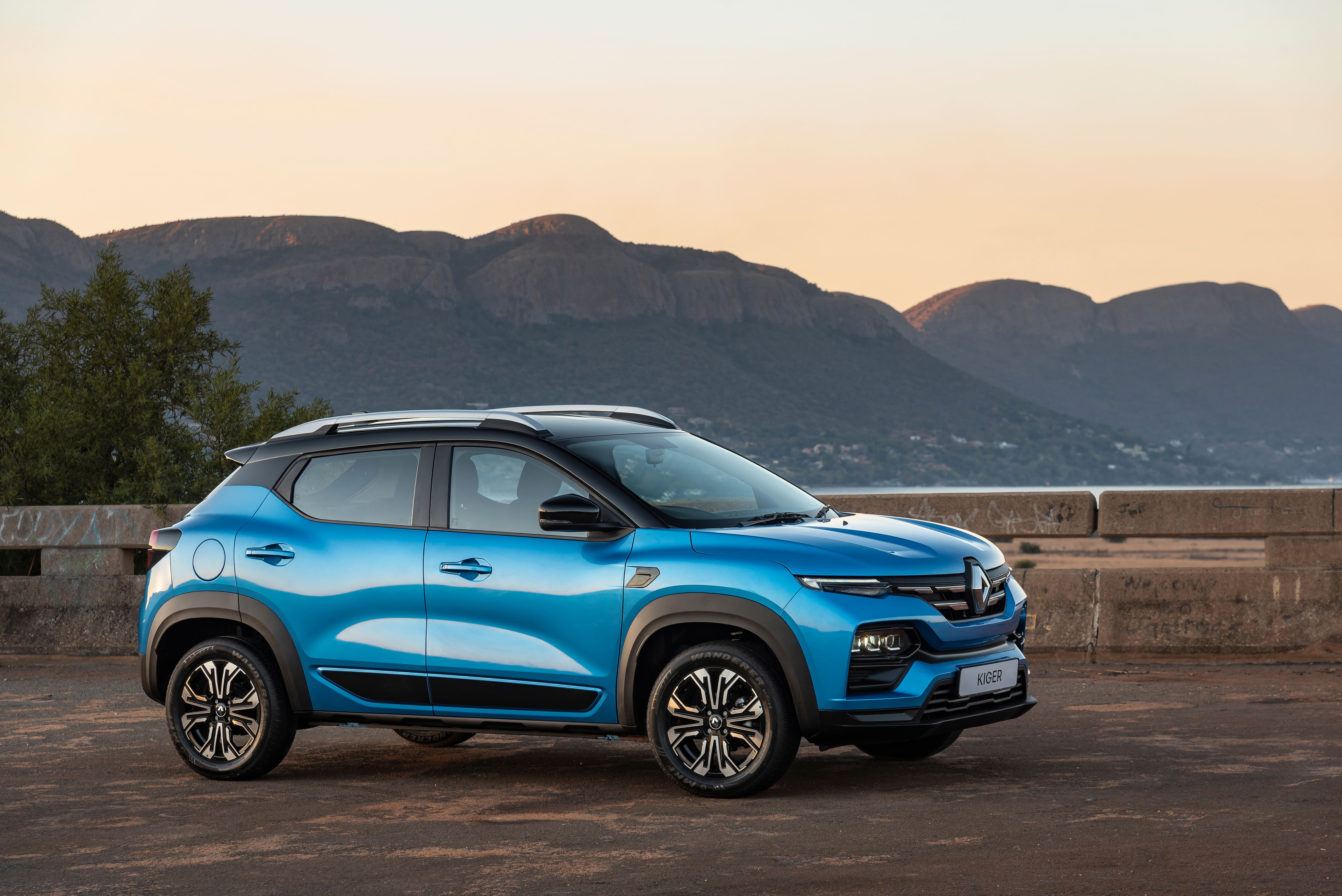 Blue Renault Kiger 4K SUV at sunset HD Wallpaper