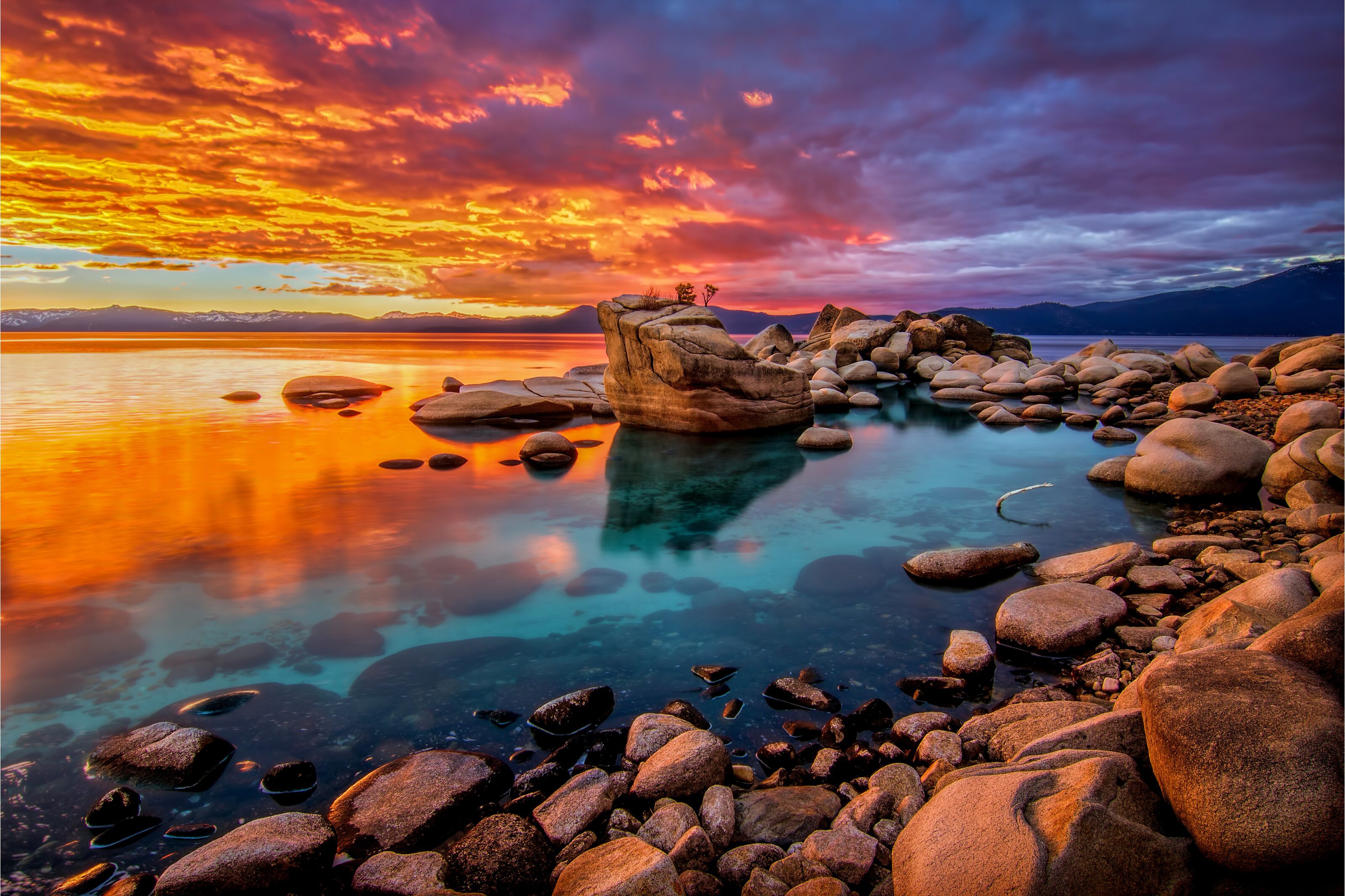 Vibrant Sunset over Rocky Lake HD Wallpaper