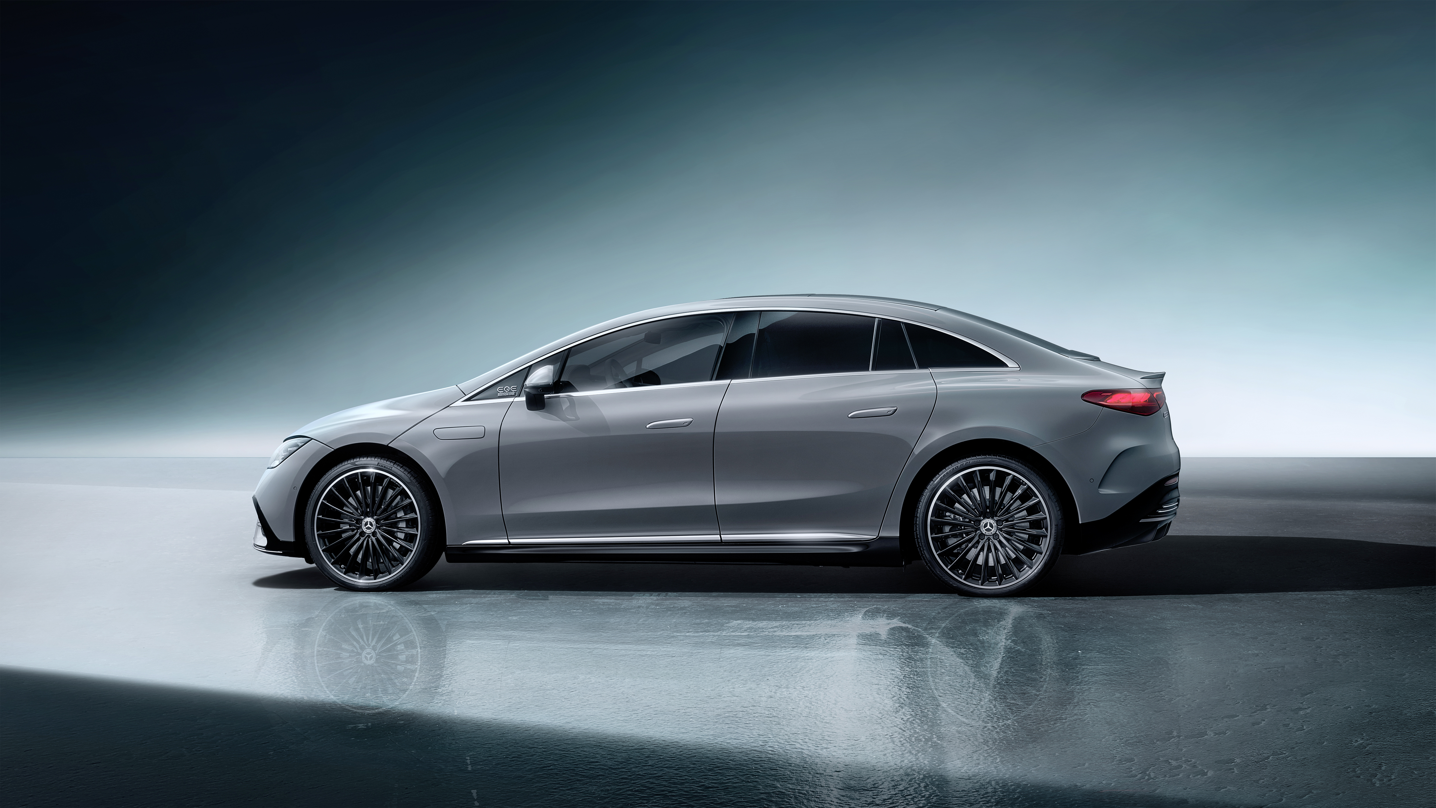 Mercedes-Benz EQE 350 Electric Luxury Car HD Wallpaper