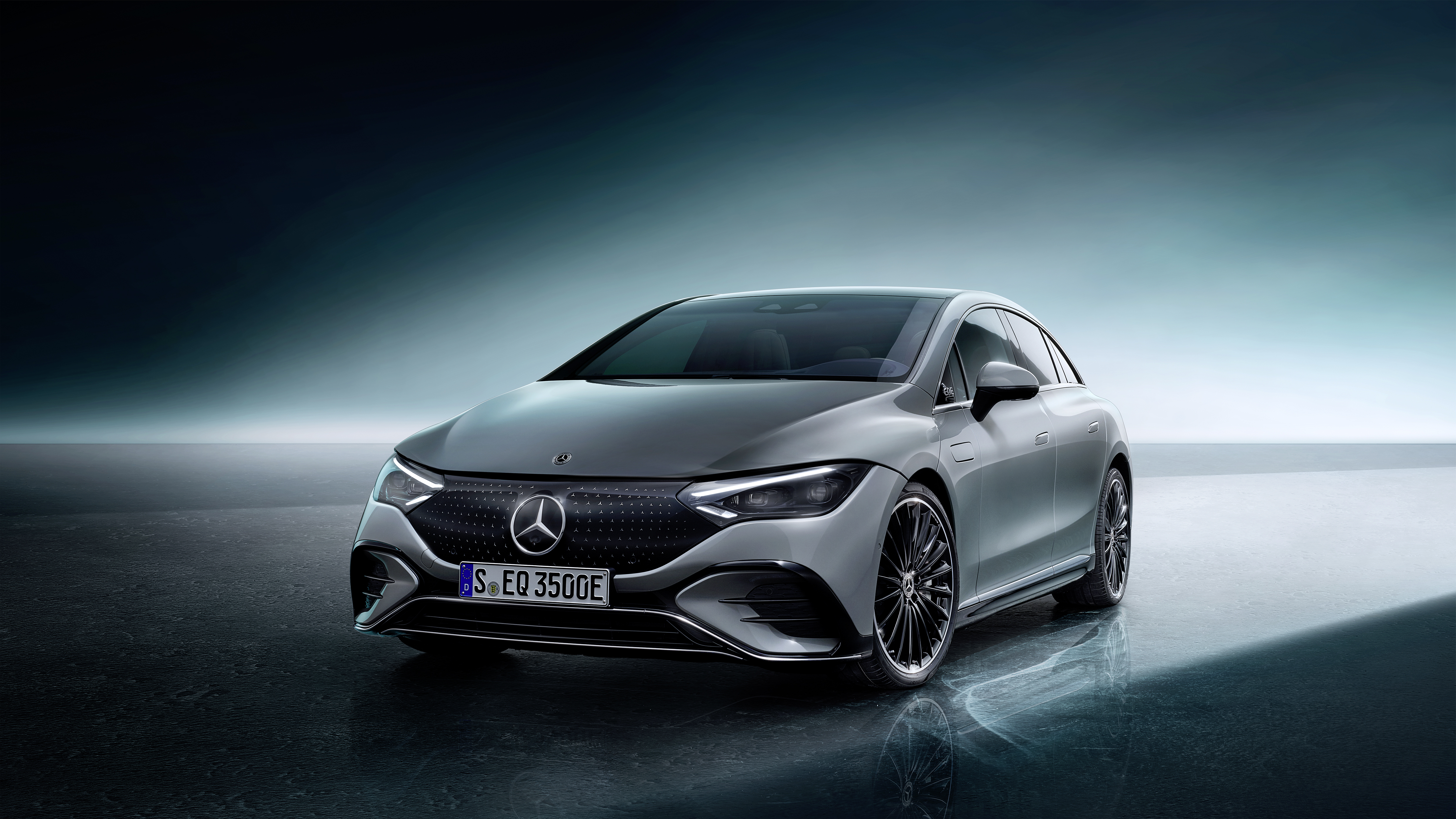 Mercedes-Benz EQE 350 Electric Luxury Car HD Wallpaper