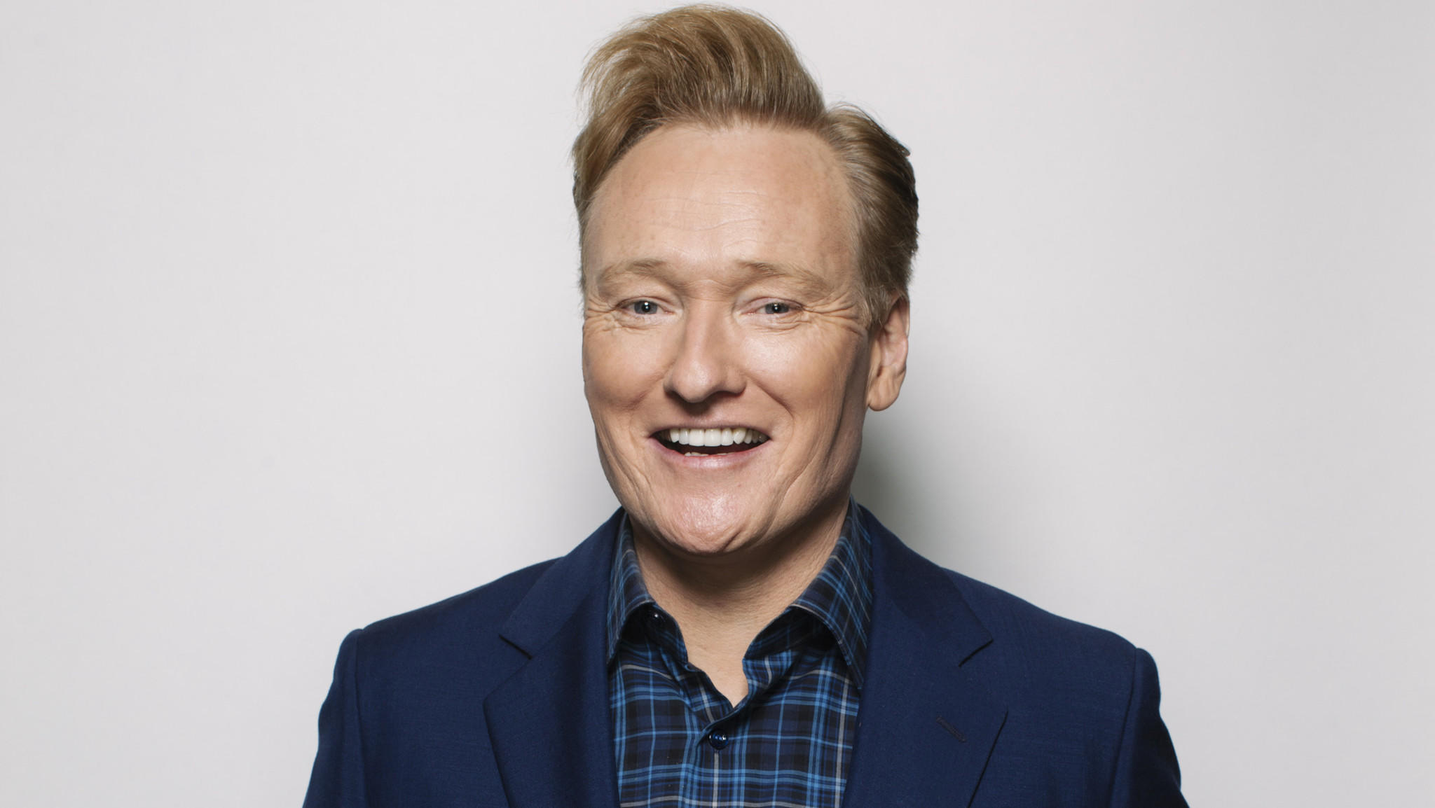 Conan O'Brien smiling in a blue blazer HD Wallpaper