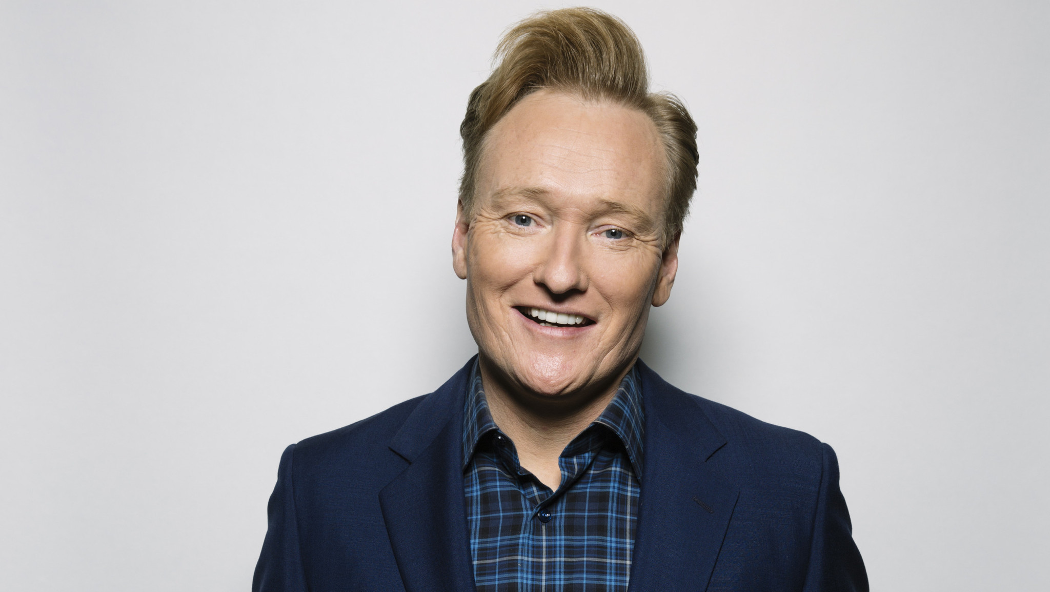 Conan O'Brien smiling in a blue blazer HD Wallpaper