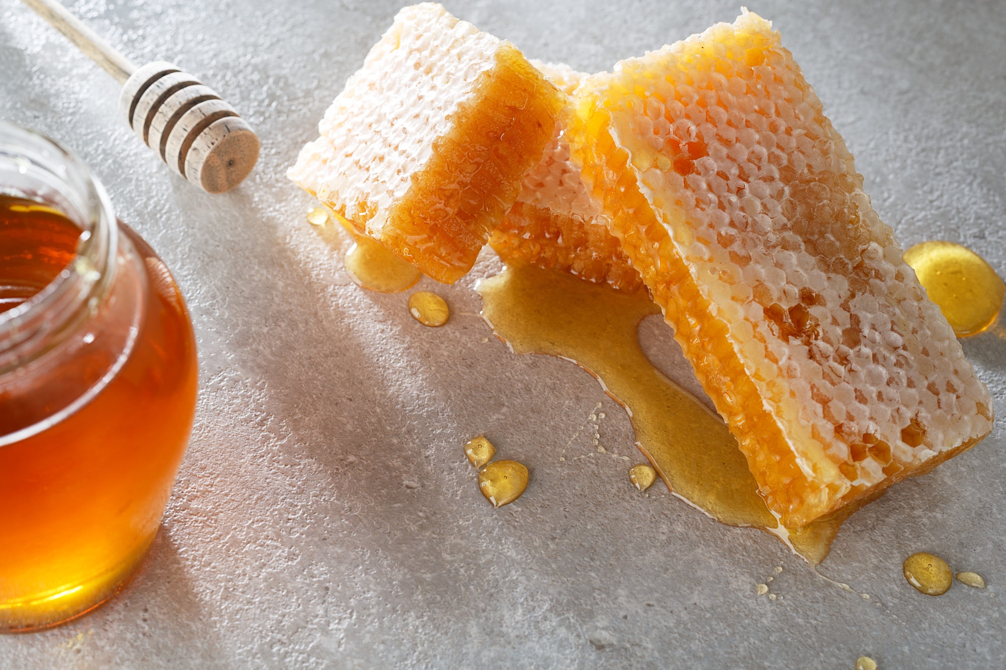 Honeycomb and Honey Jar with Dipper HD Wallpaper