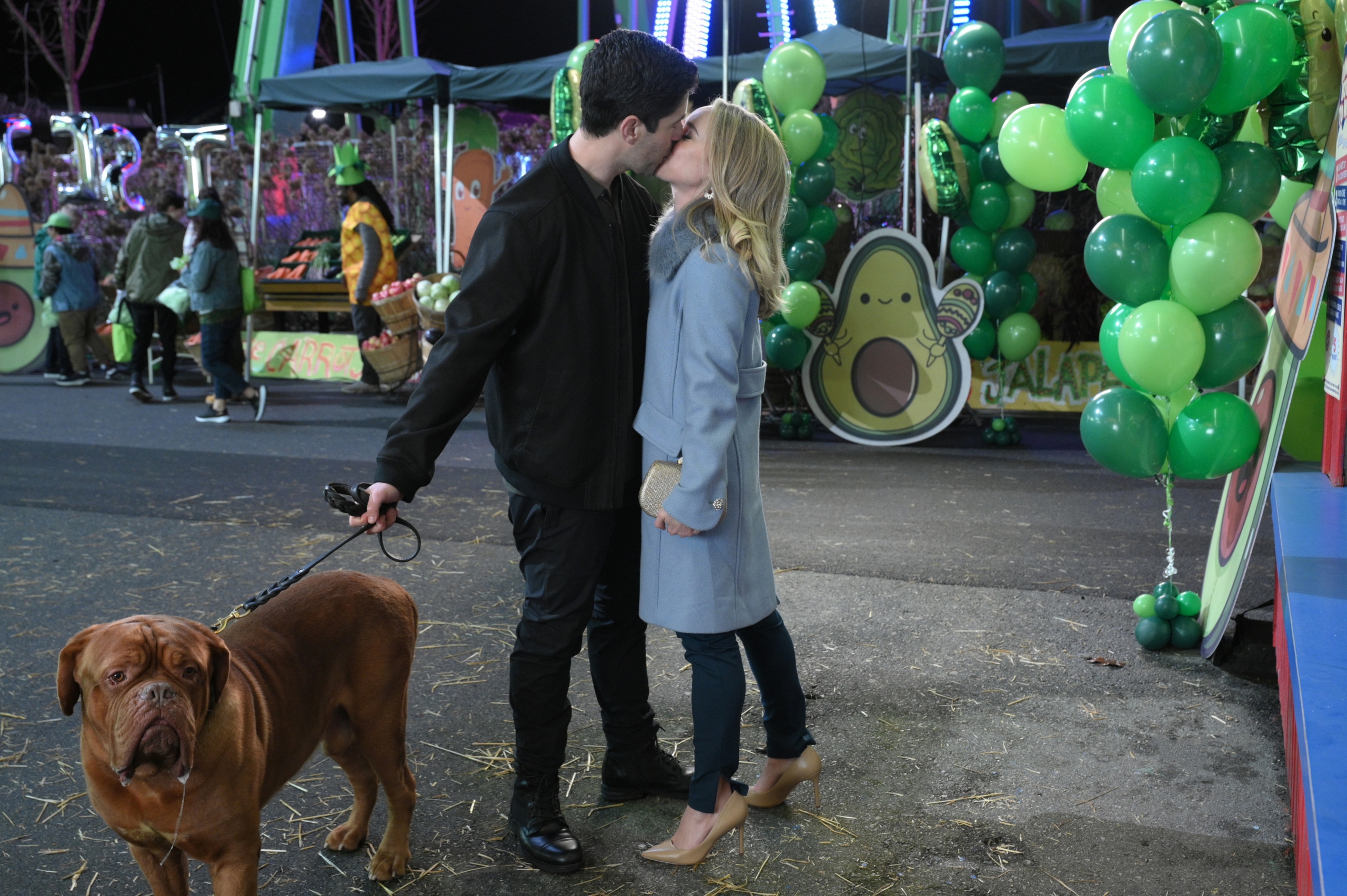 Josh Peck and Becca Tobin kiss with dog in Turner and Hooch HD Wallpaper